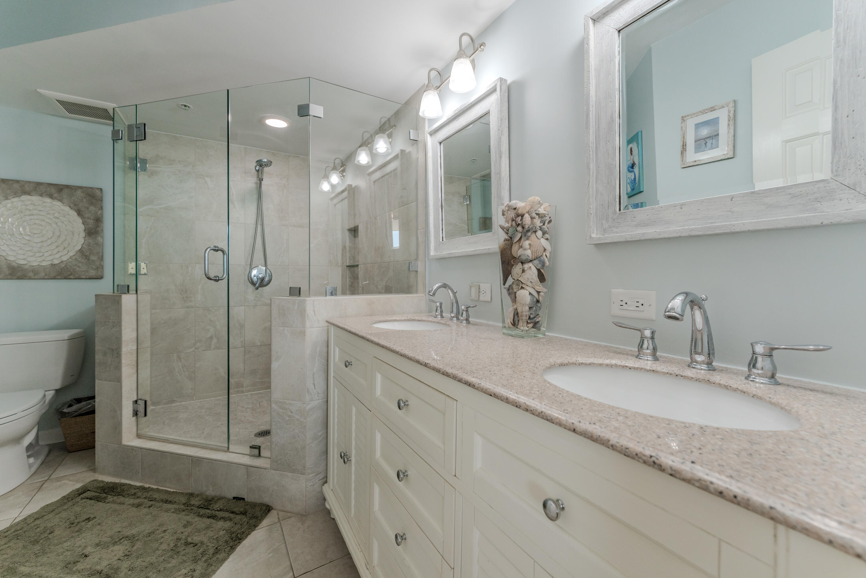 201 W Arctic Avenue Apt 302