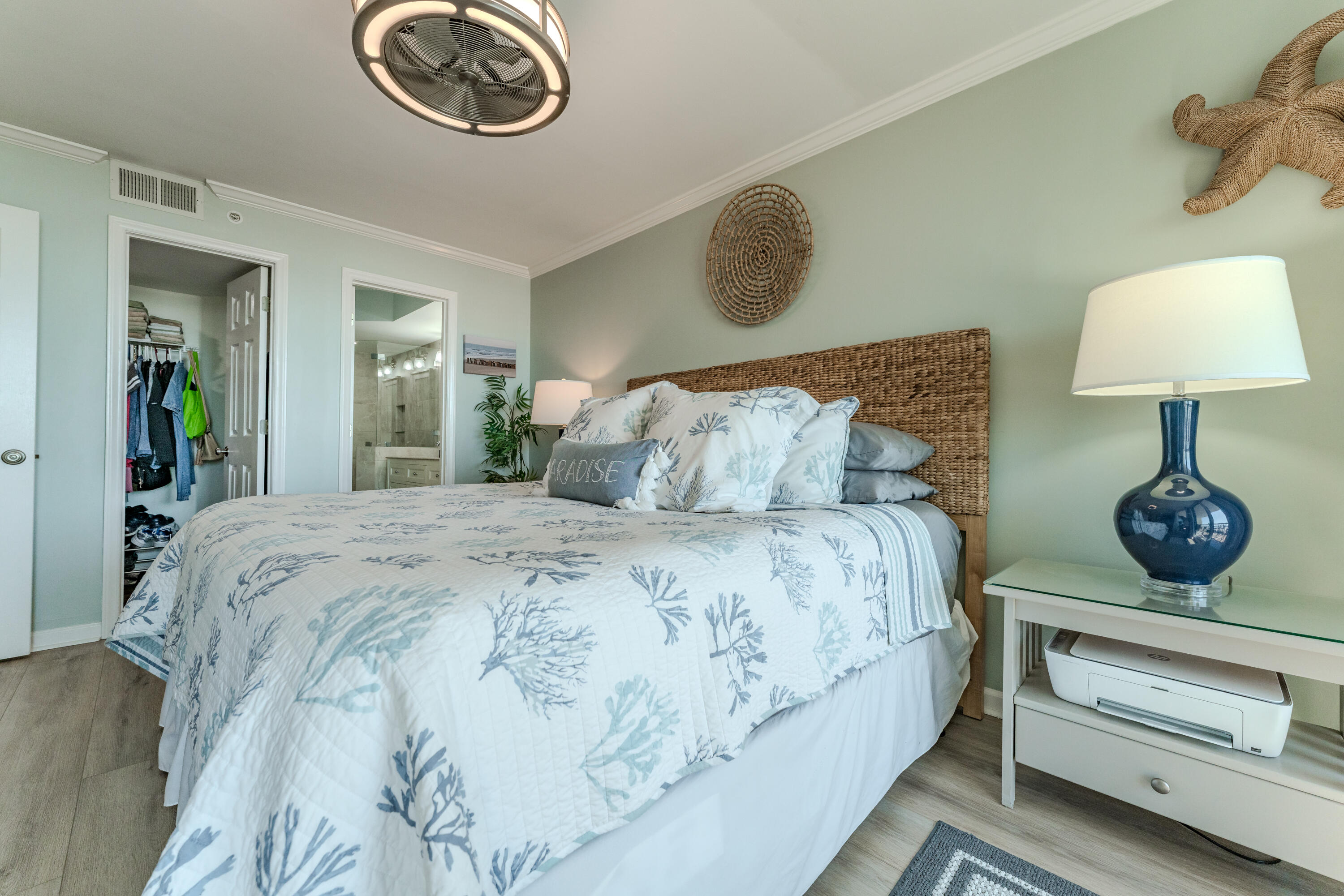 201 W Arctic Avenue Apt 302