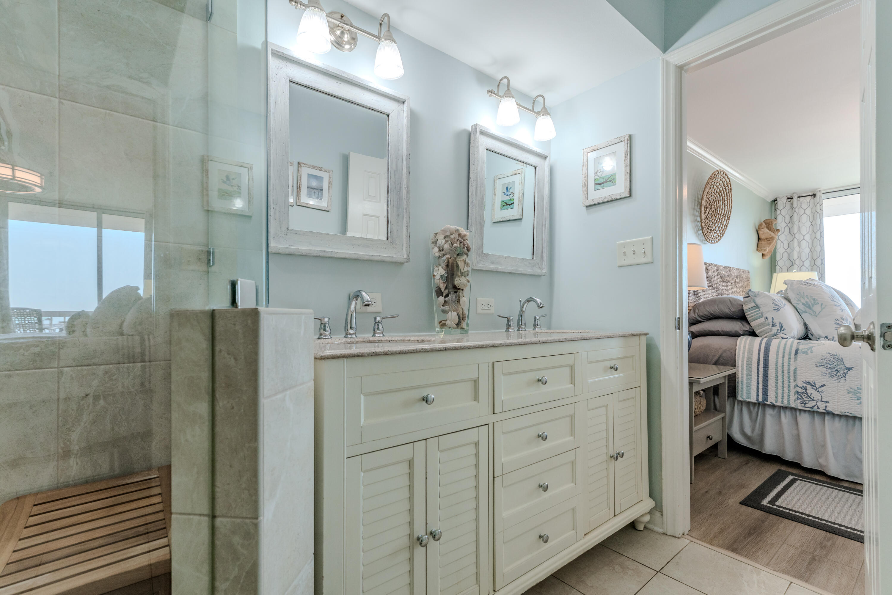 201 W Arctic Avenue Apt 302