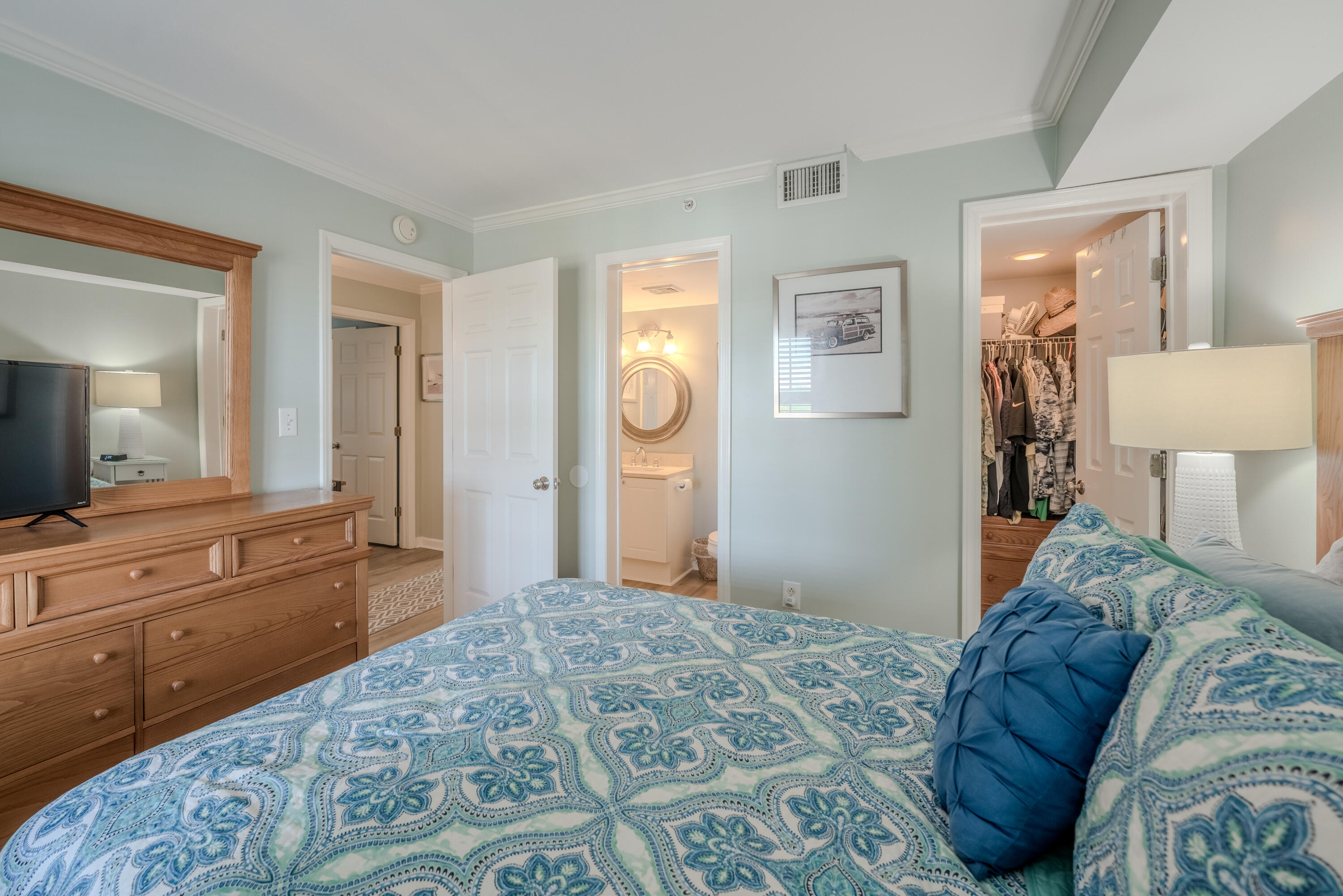 201 W Arctic Avenue Apt 302