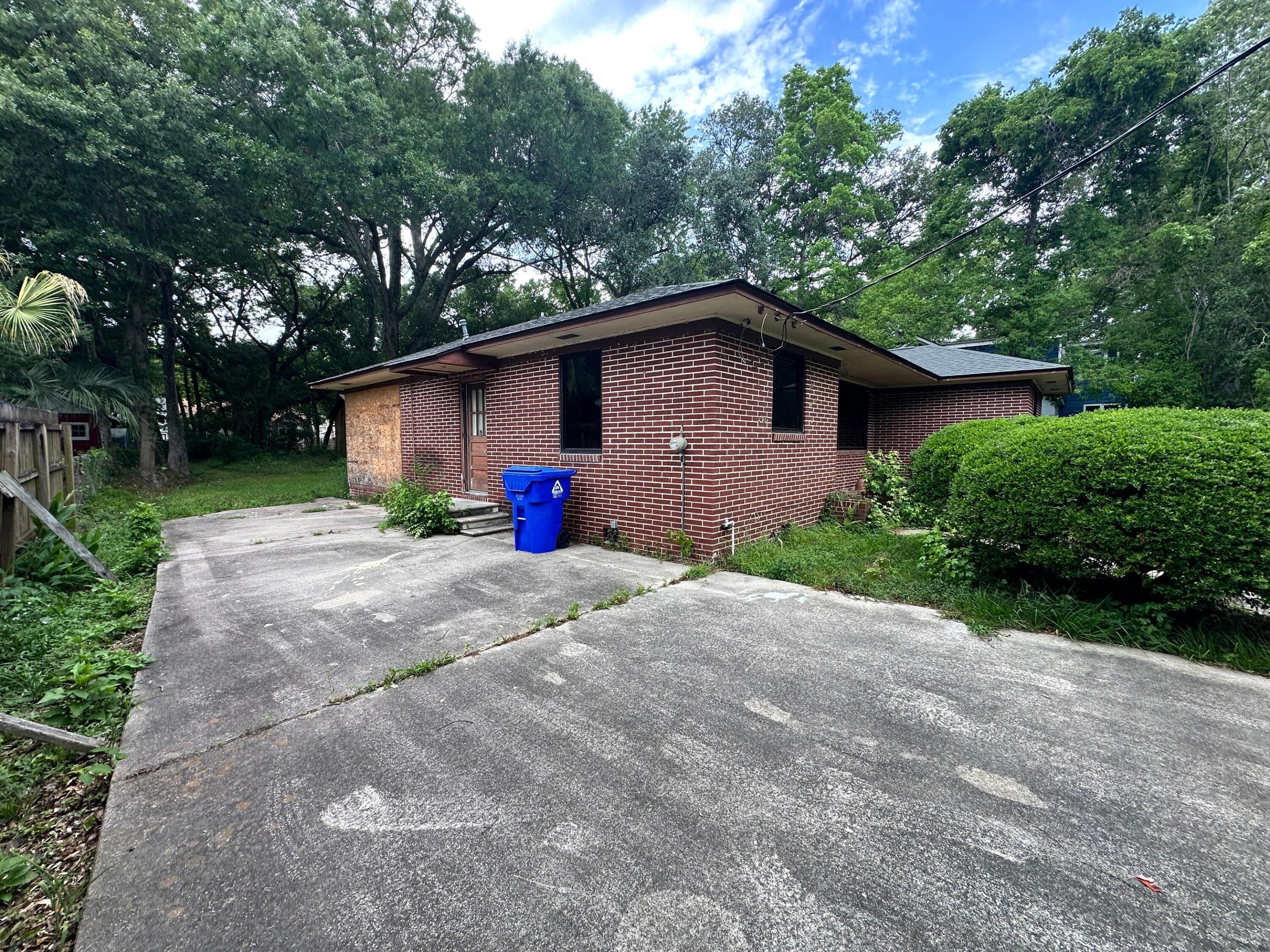 321 Howle Avenue