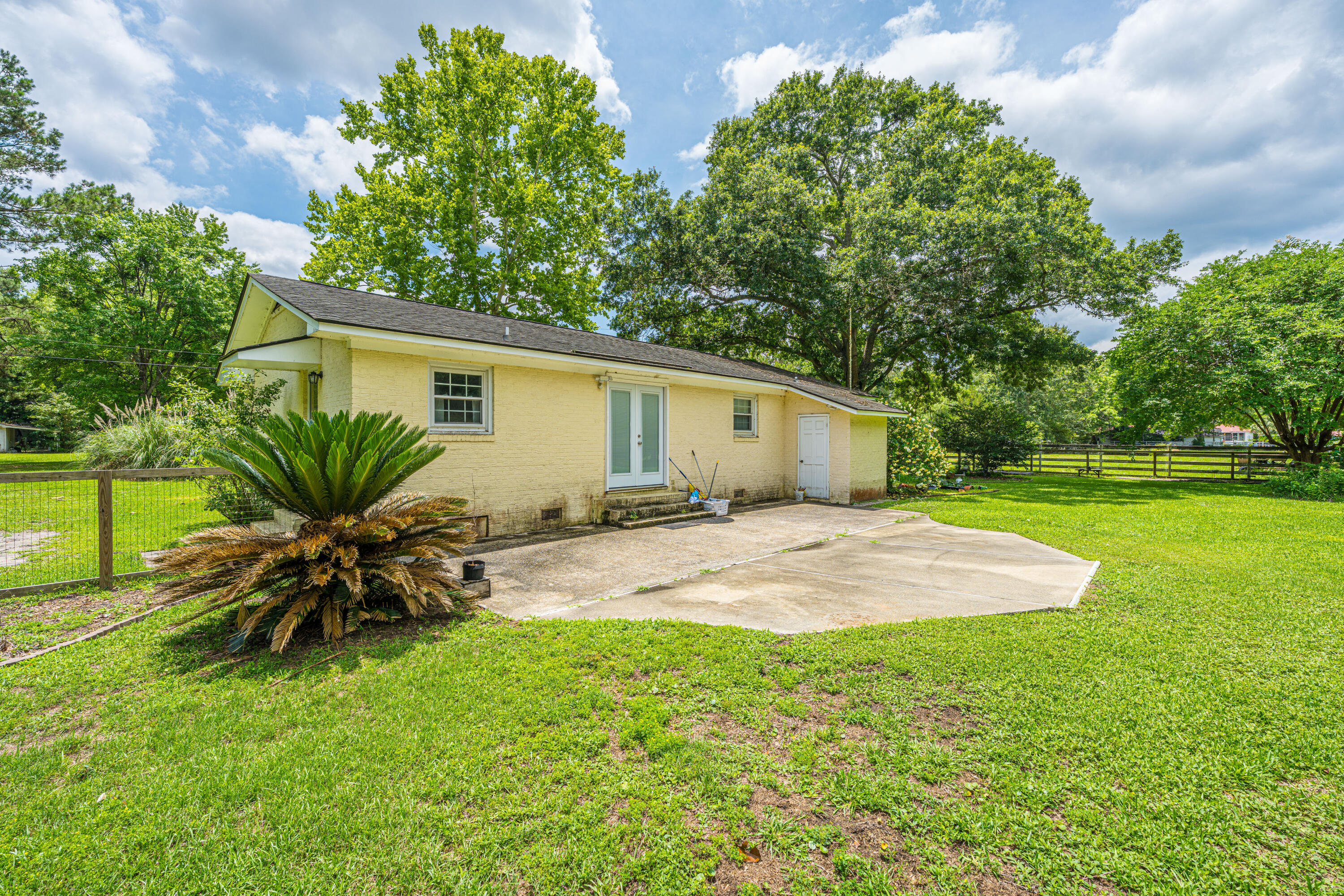 7372 Commodore Road