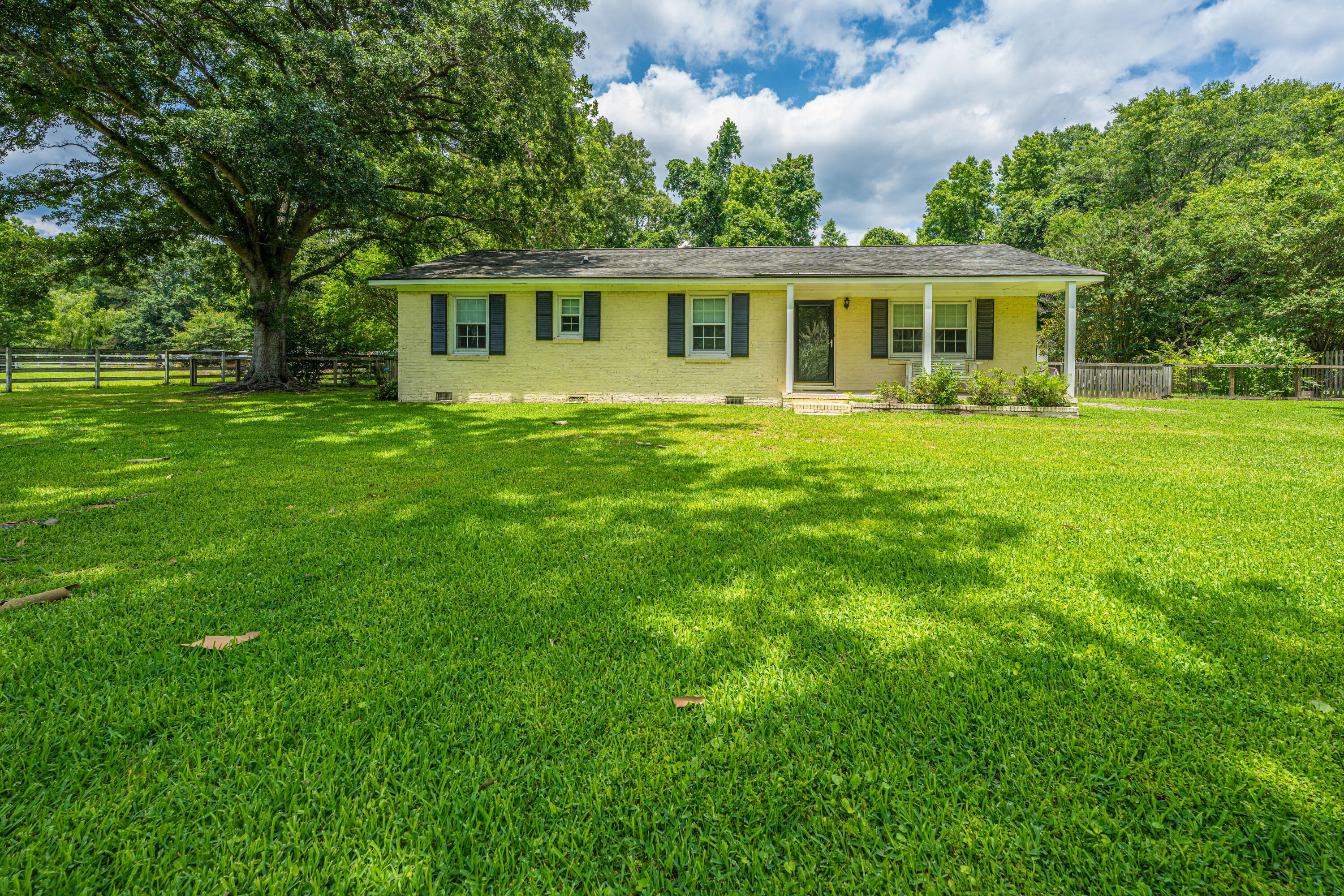 7372 Commodore Road