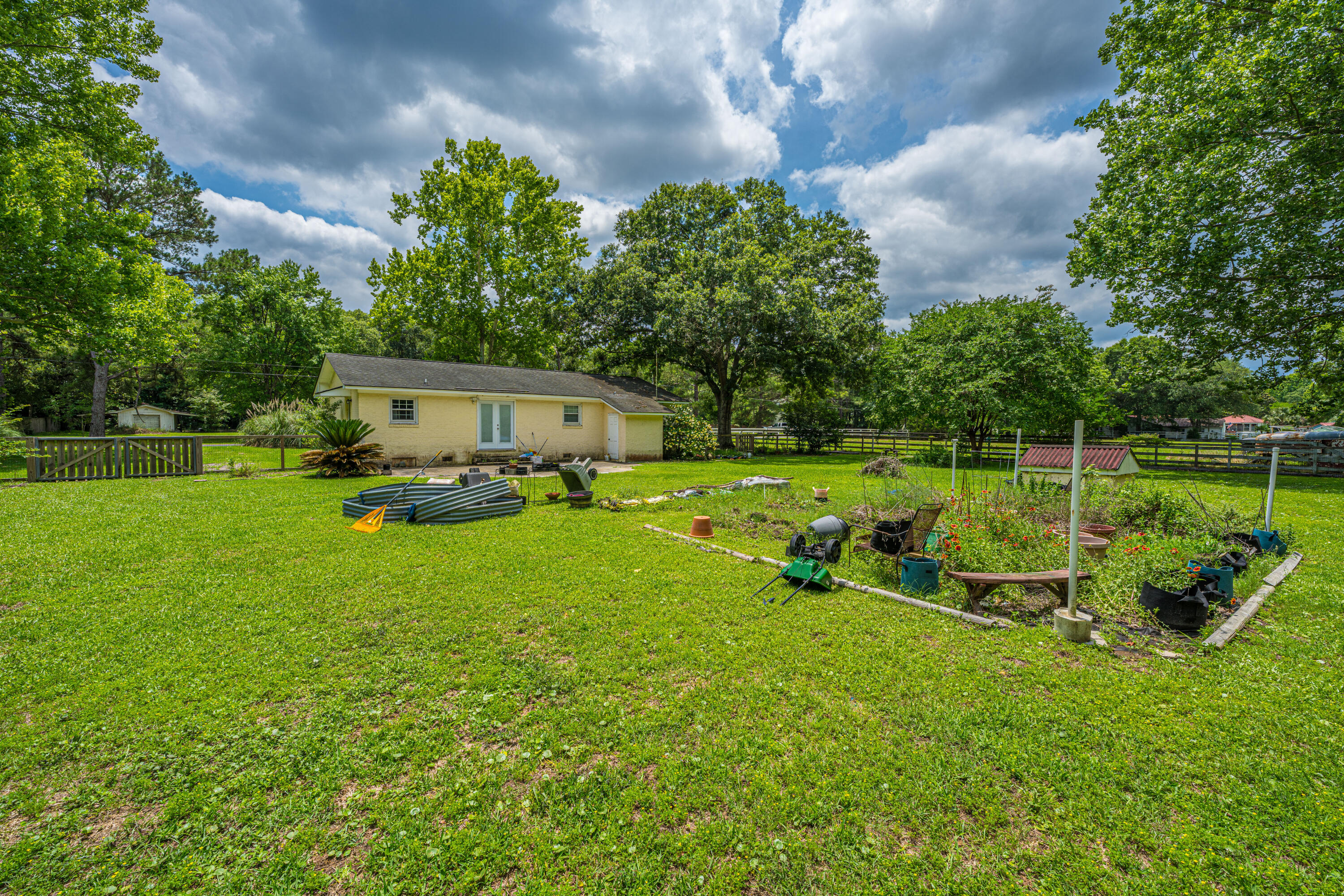 7372 Commodore Road