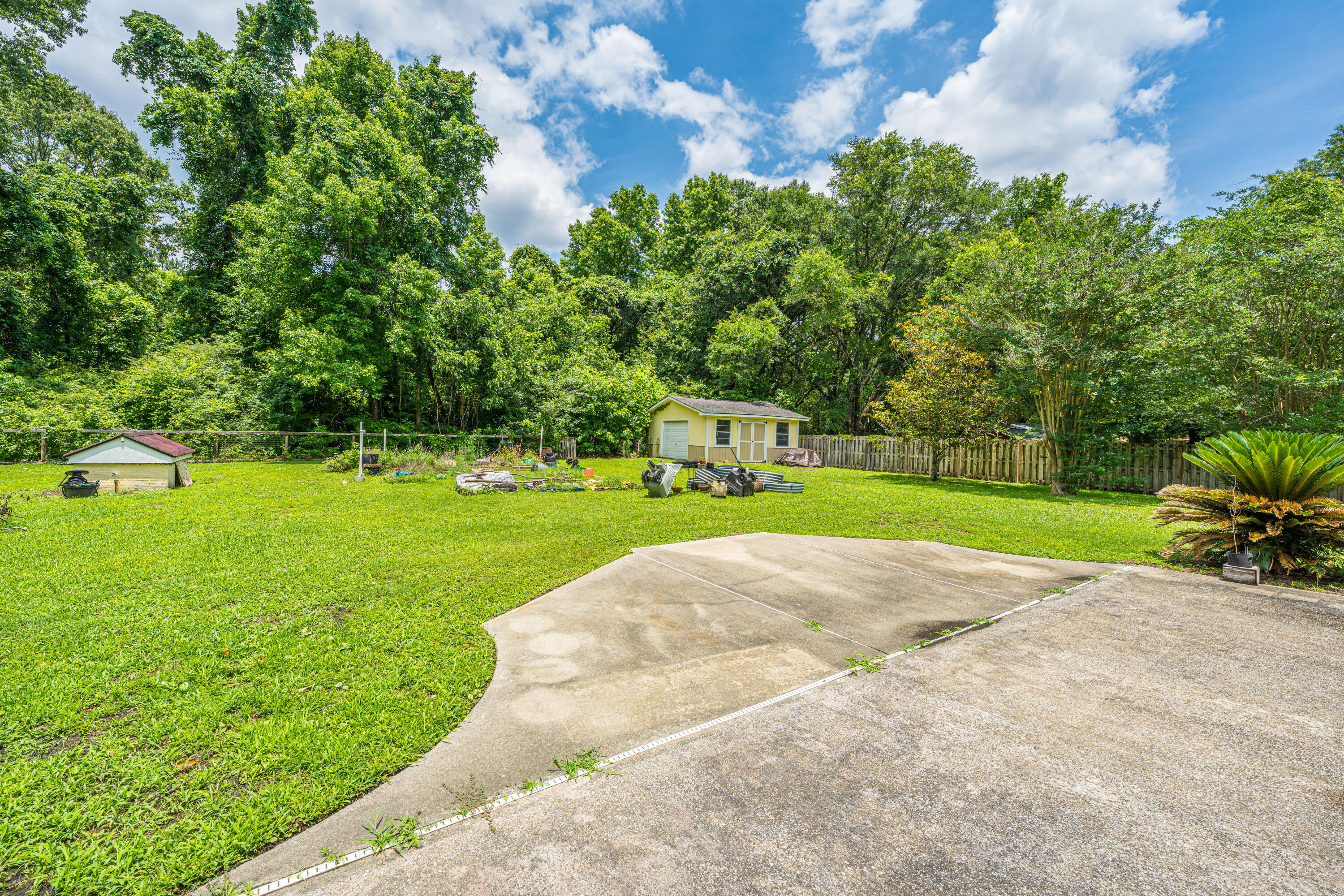 7372 Commodore Road