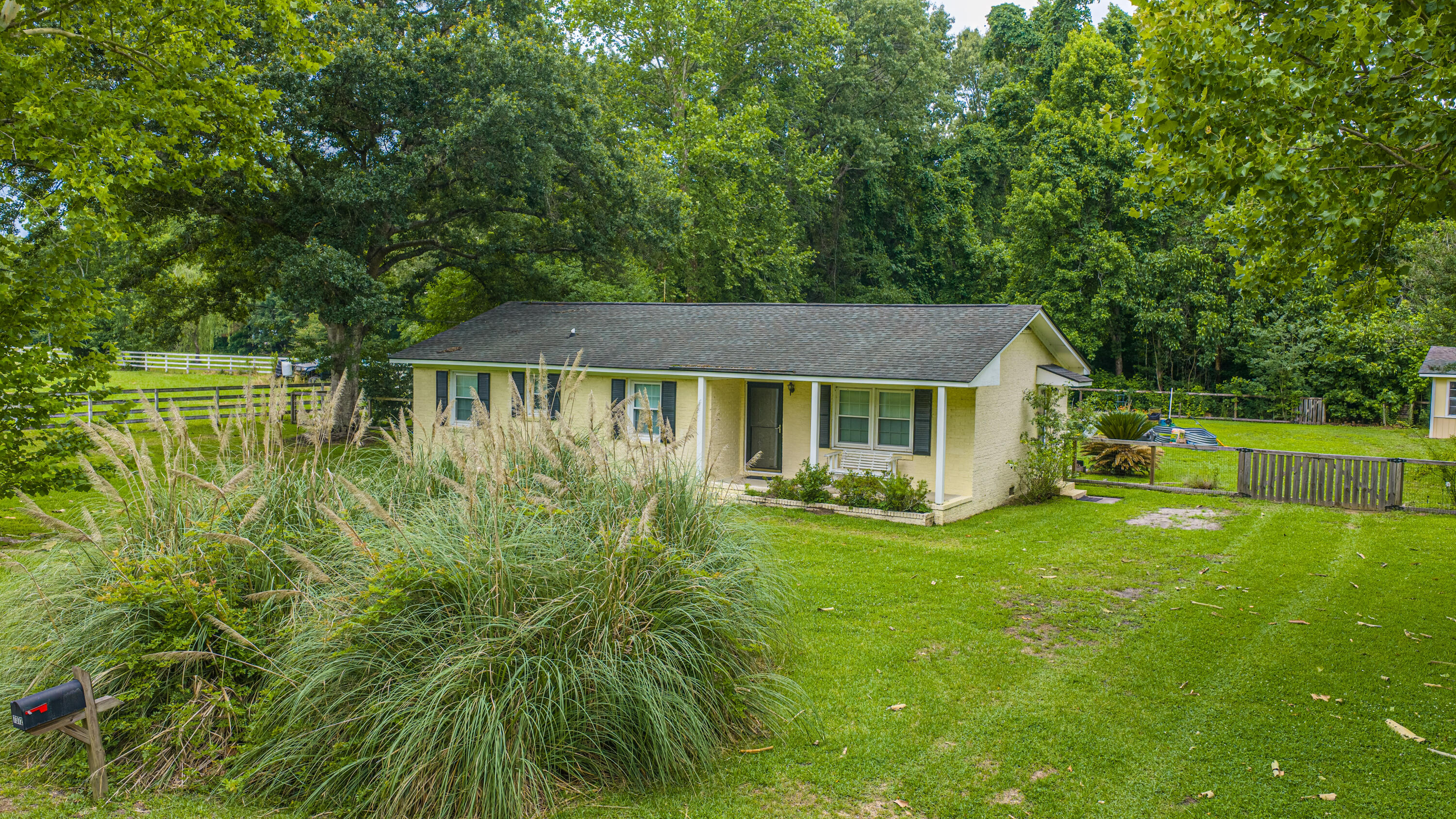 7372 Commodore Road