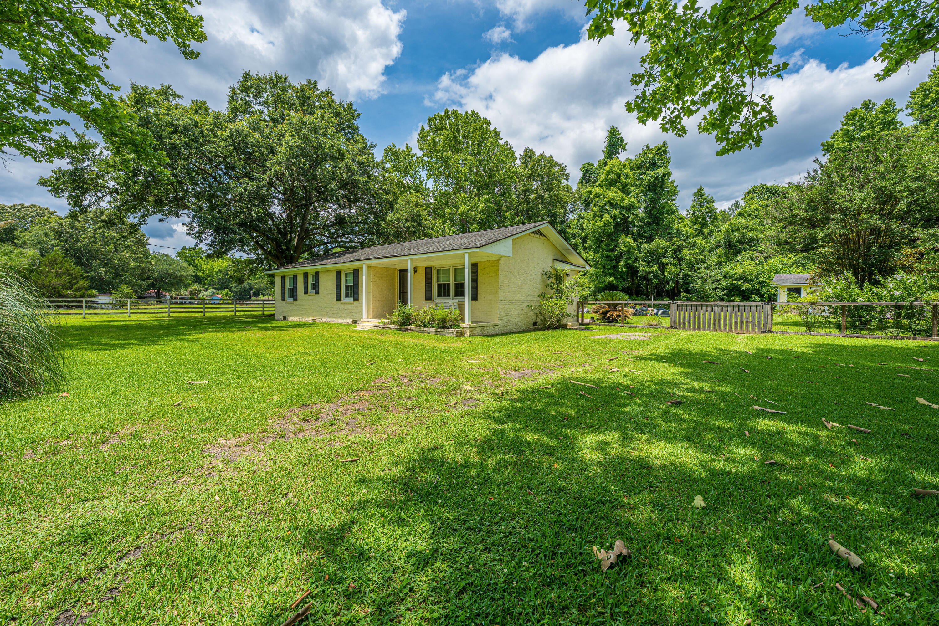 7372 Commodore Road