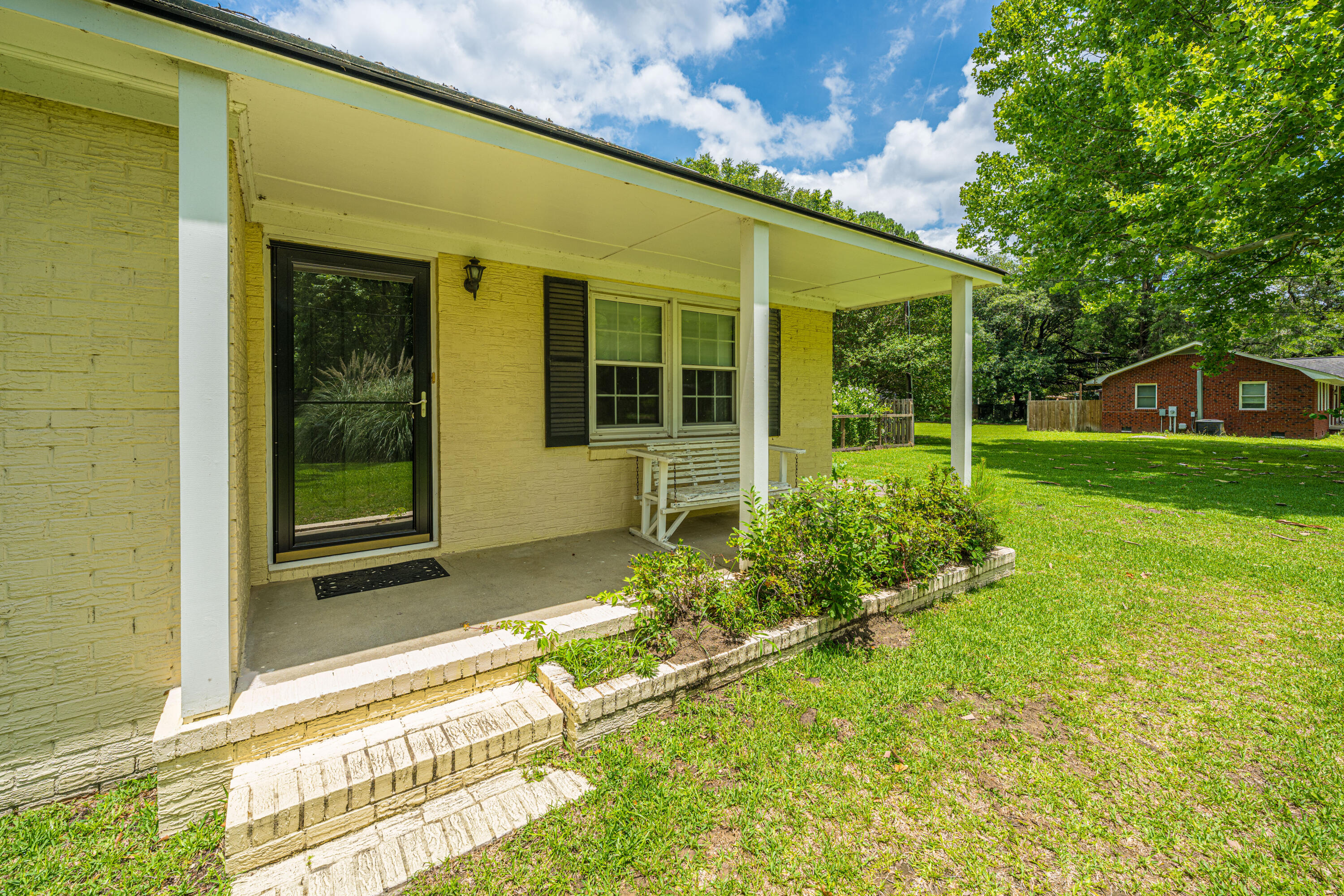 7372 Commodore Road