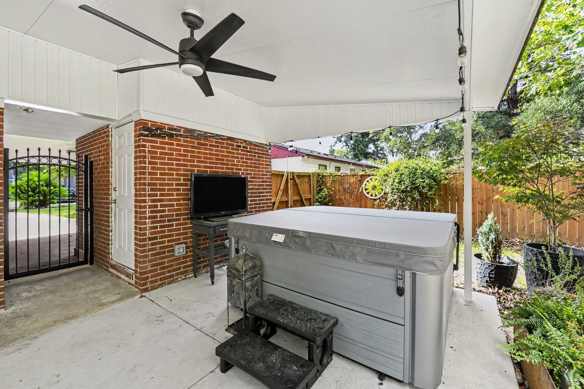 2633 Dellwood Avenue