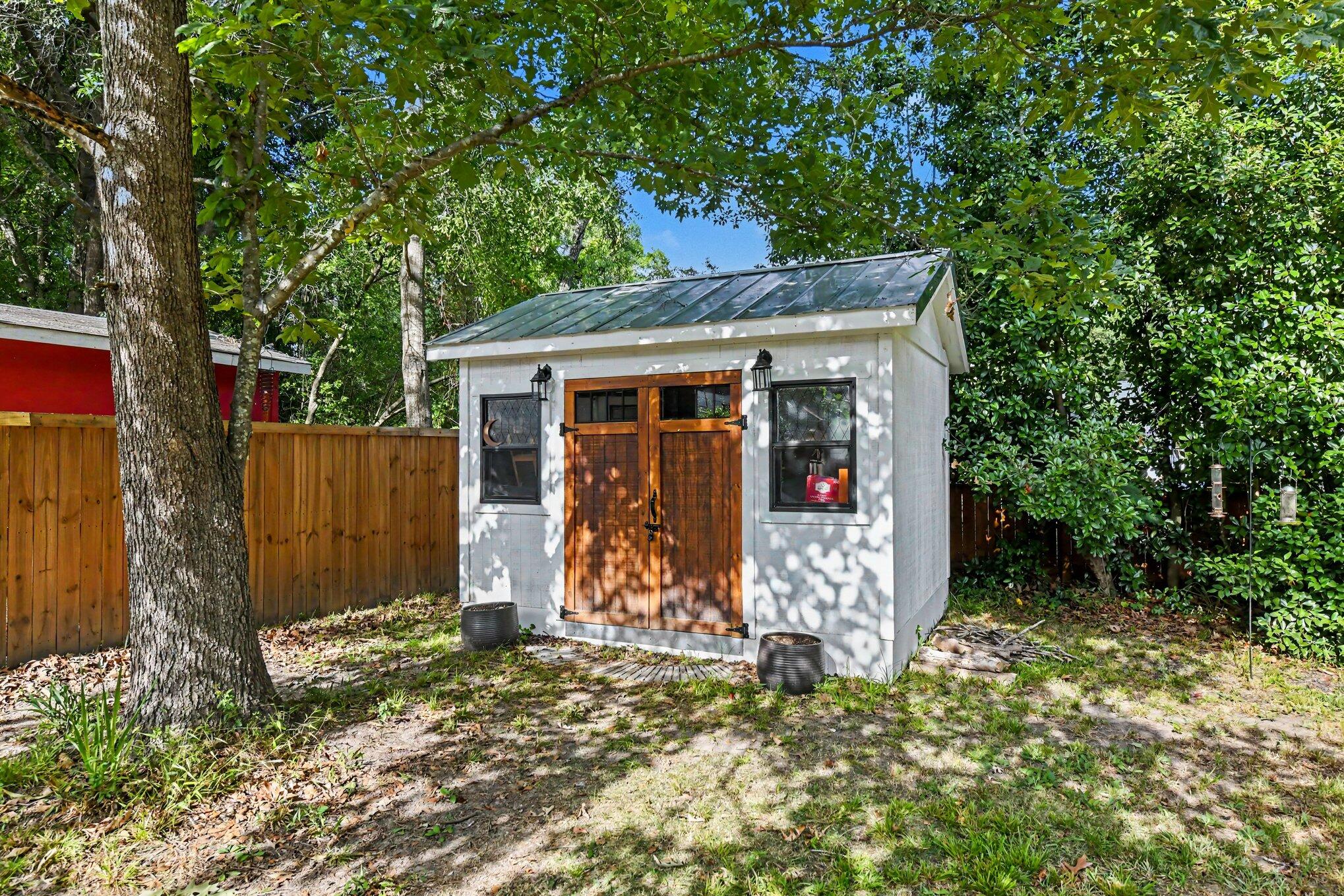 2633 Dellwood Avenue