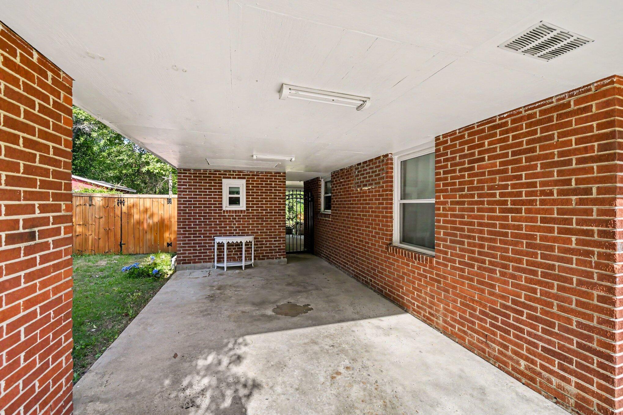 2633 Dellwood Avenue