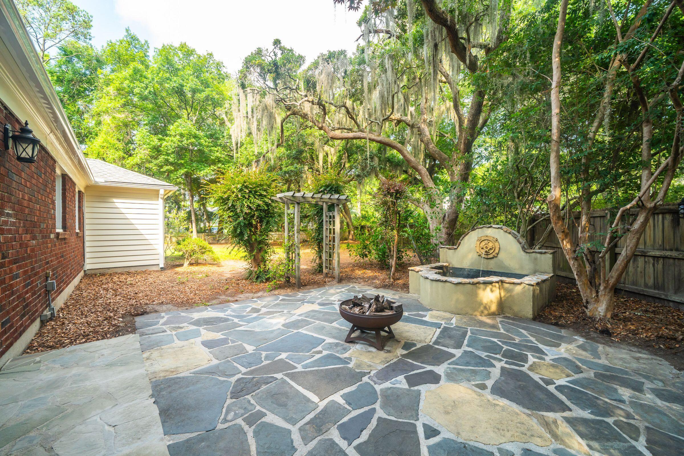 562 Fort Johnson Road