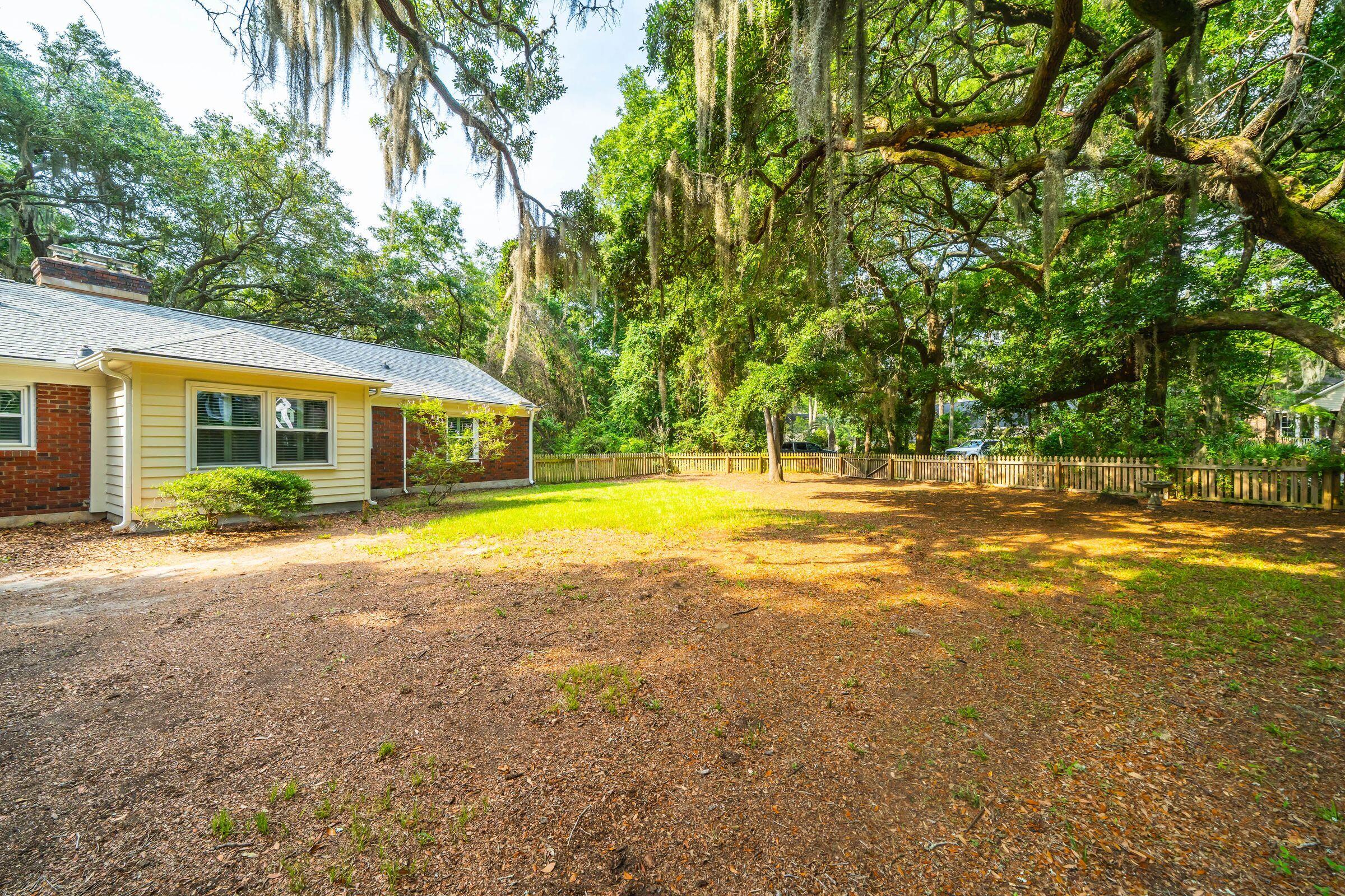 562 Fort Johnson Road