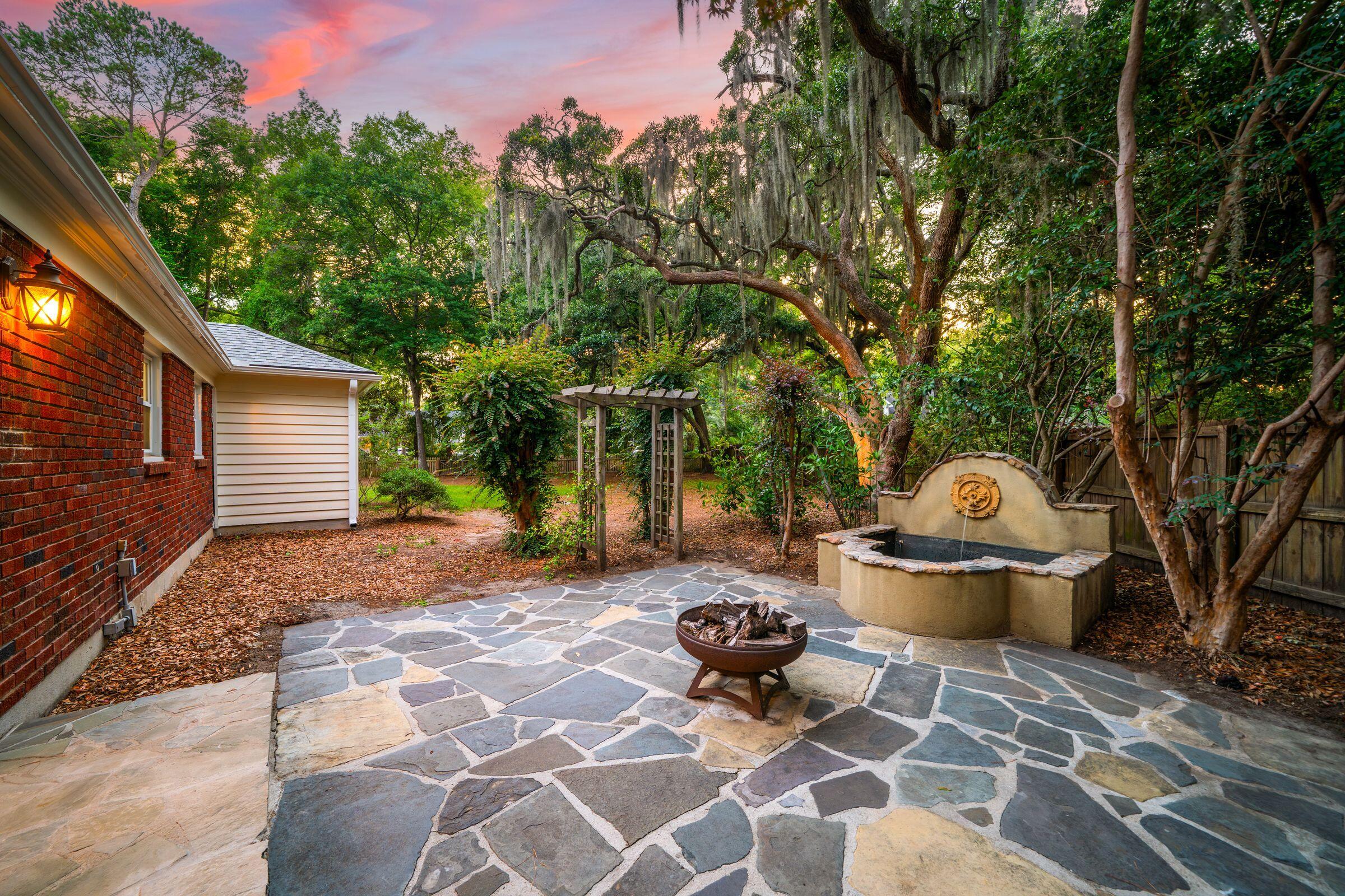 562 Fort Johnson Road