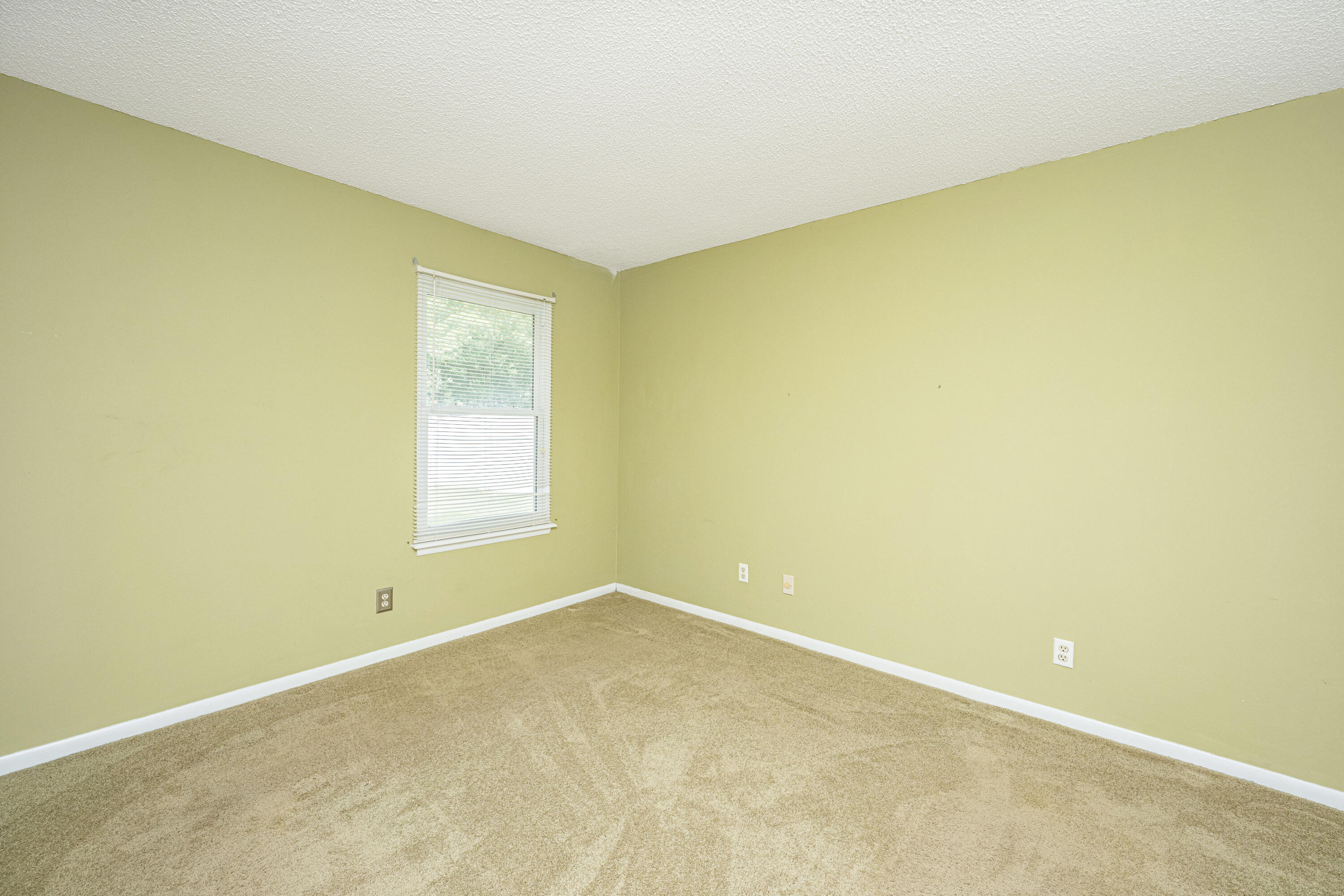 1029 Oakcrest Drive