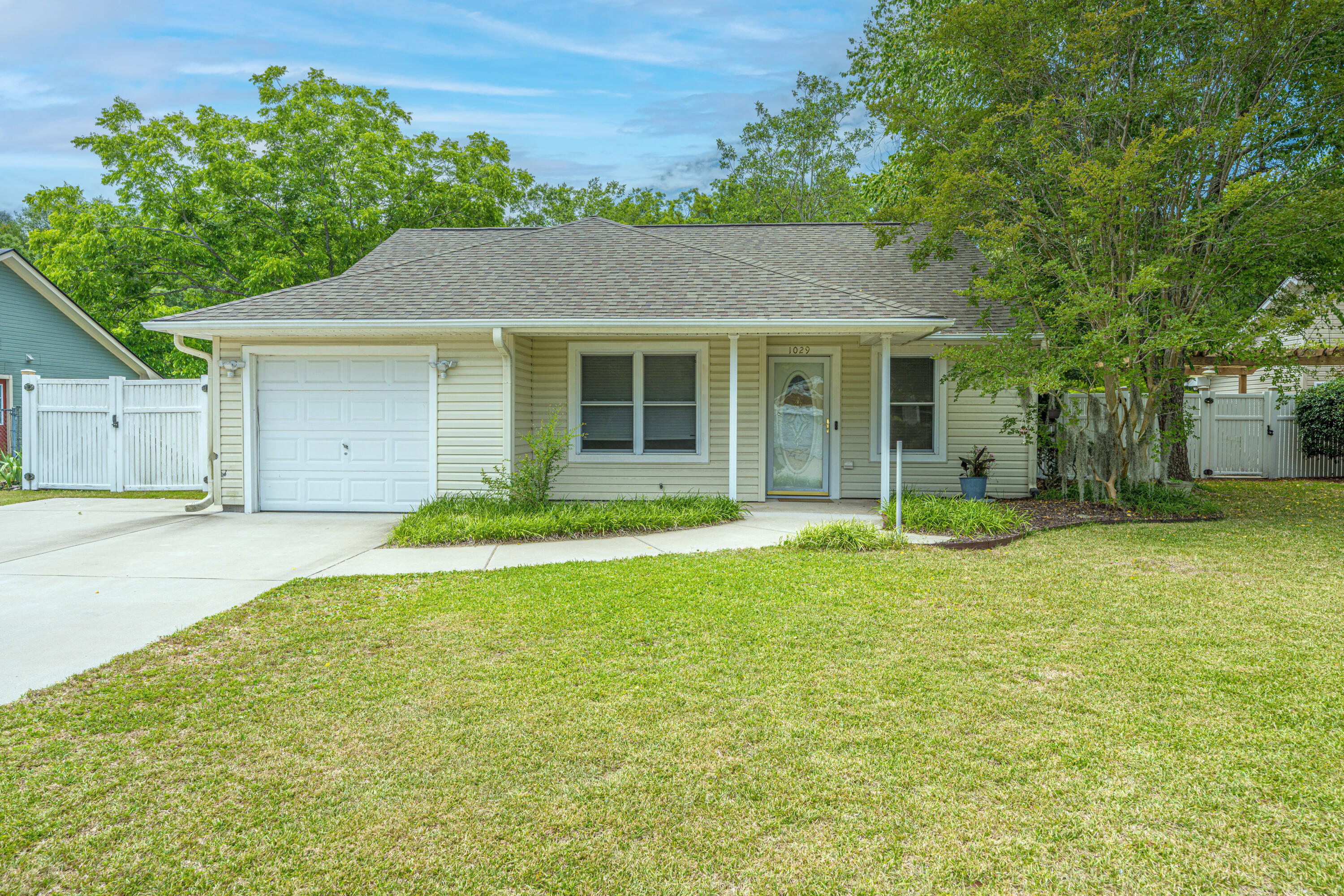 1029 Oakcrest Drive