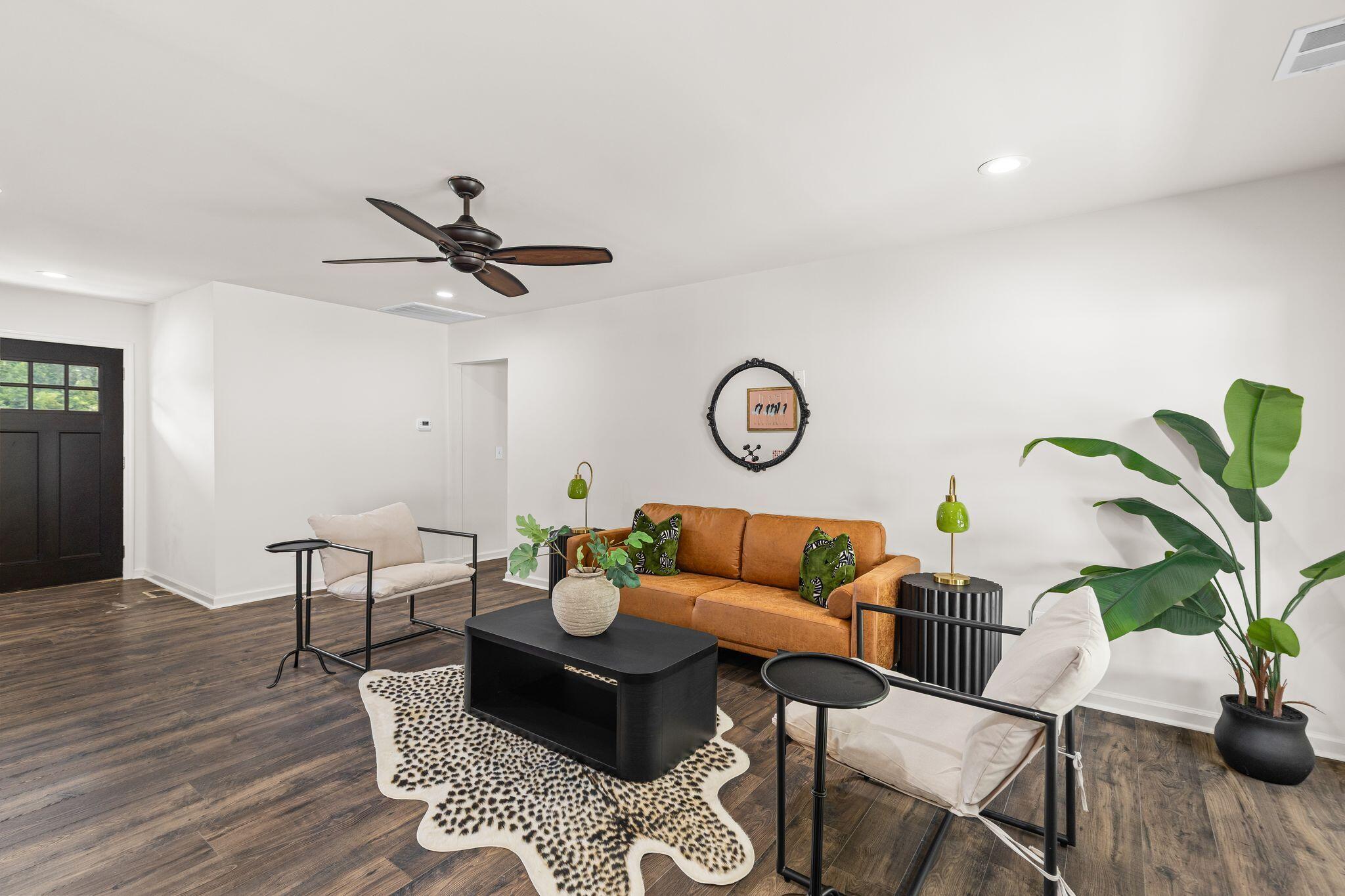 1115 Kentwood Circle