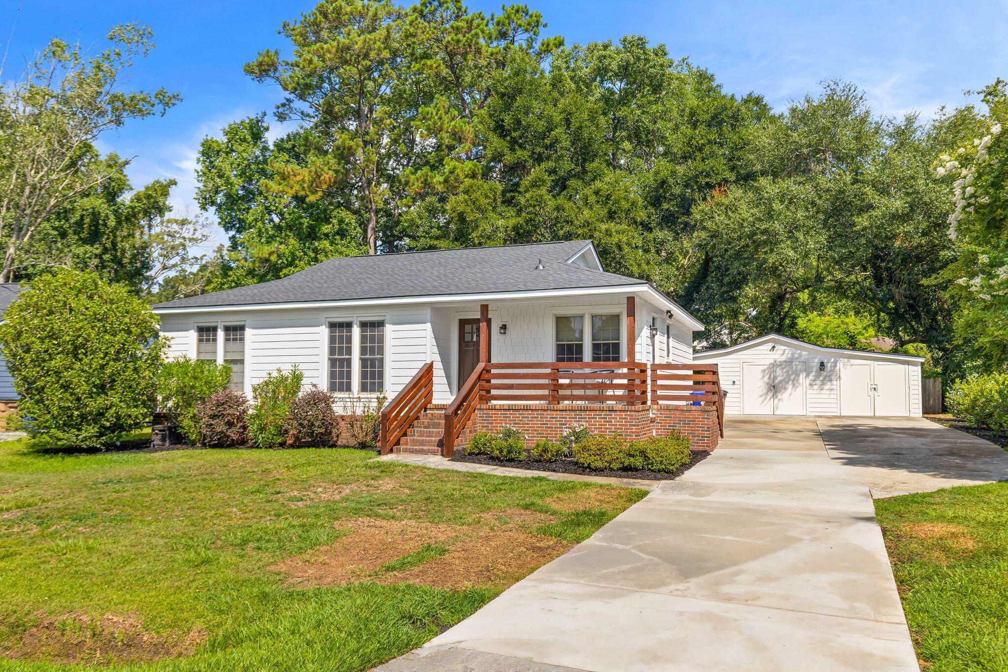 1115 Kentwood Circle