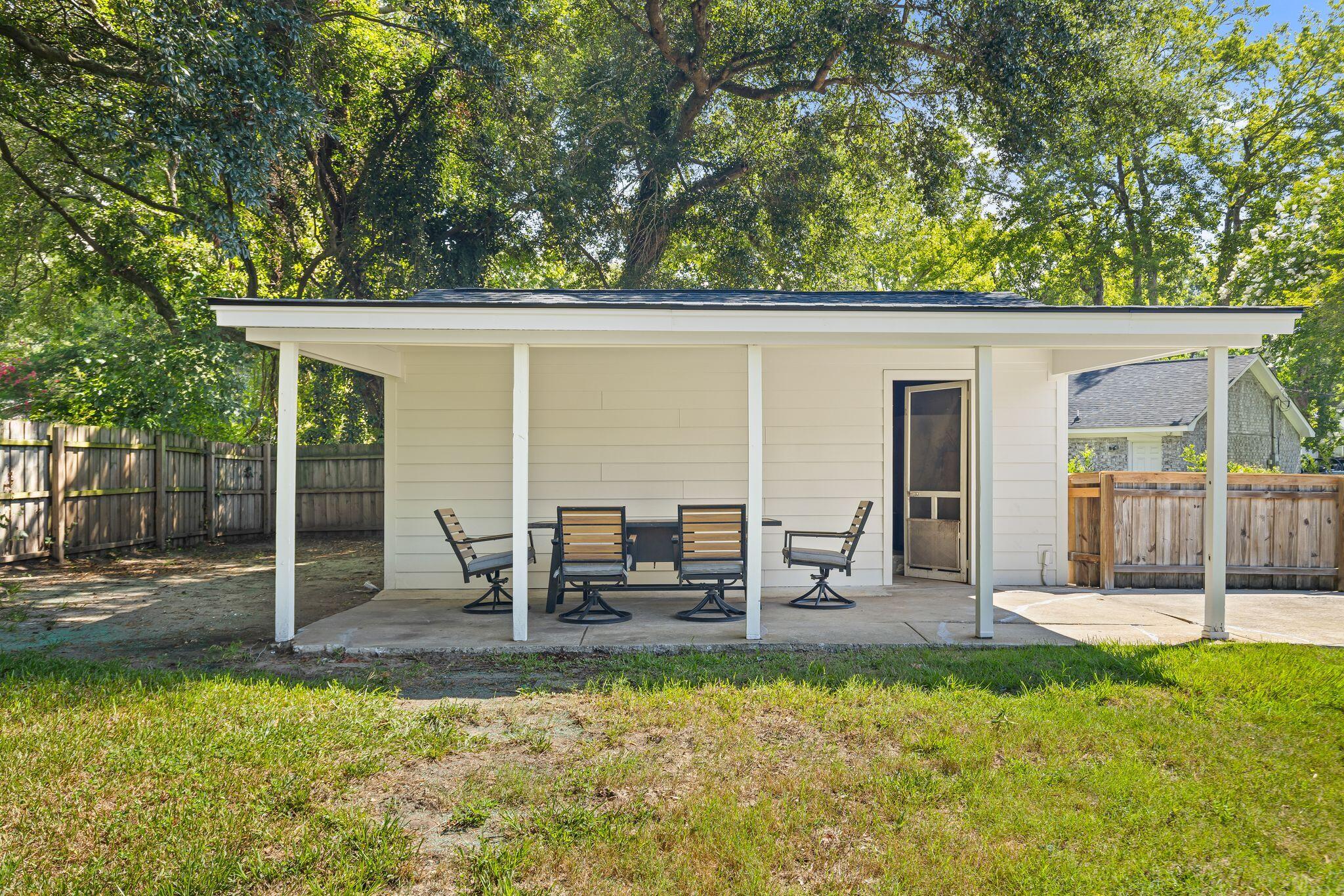 1115 Kentwood Circle