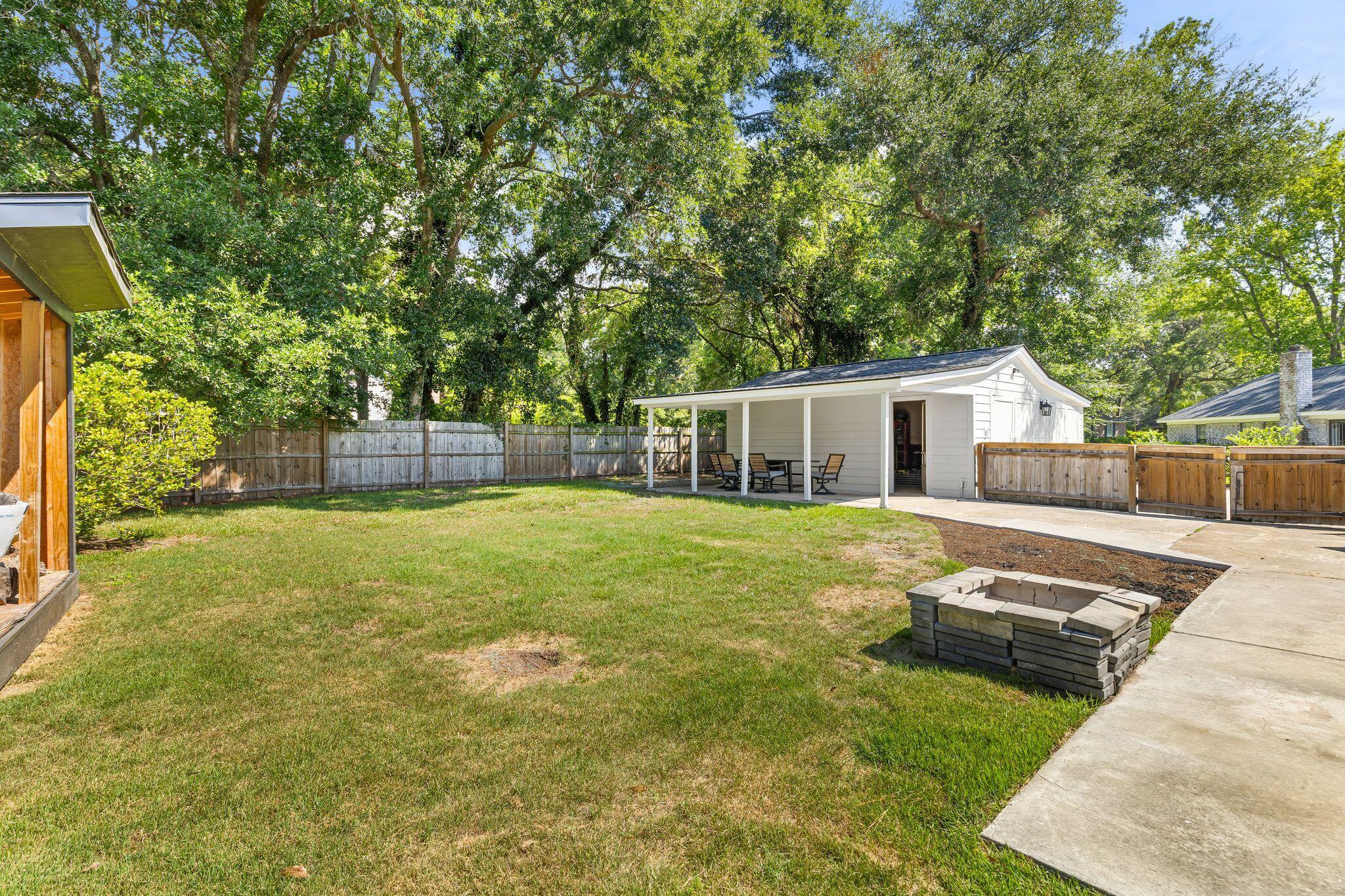1115 Kentwood Circle