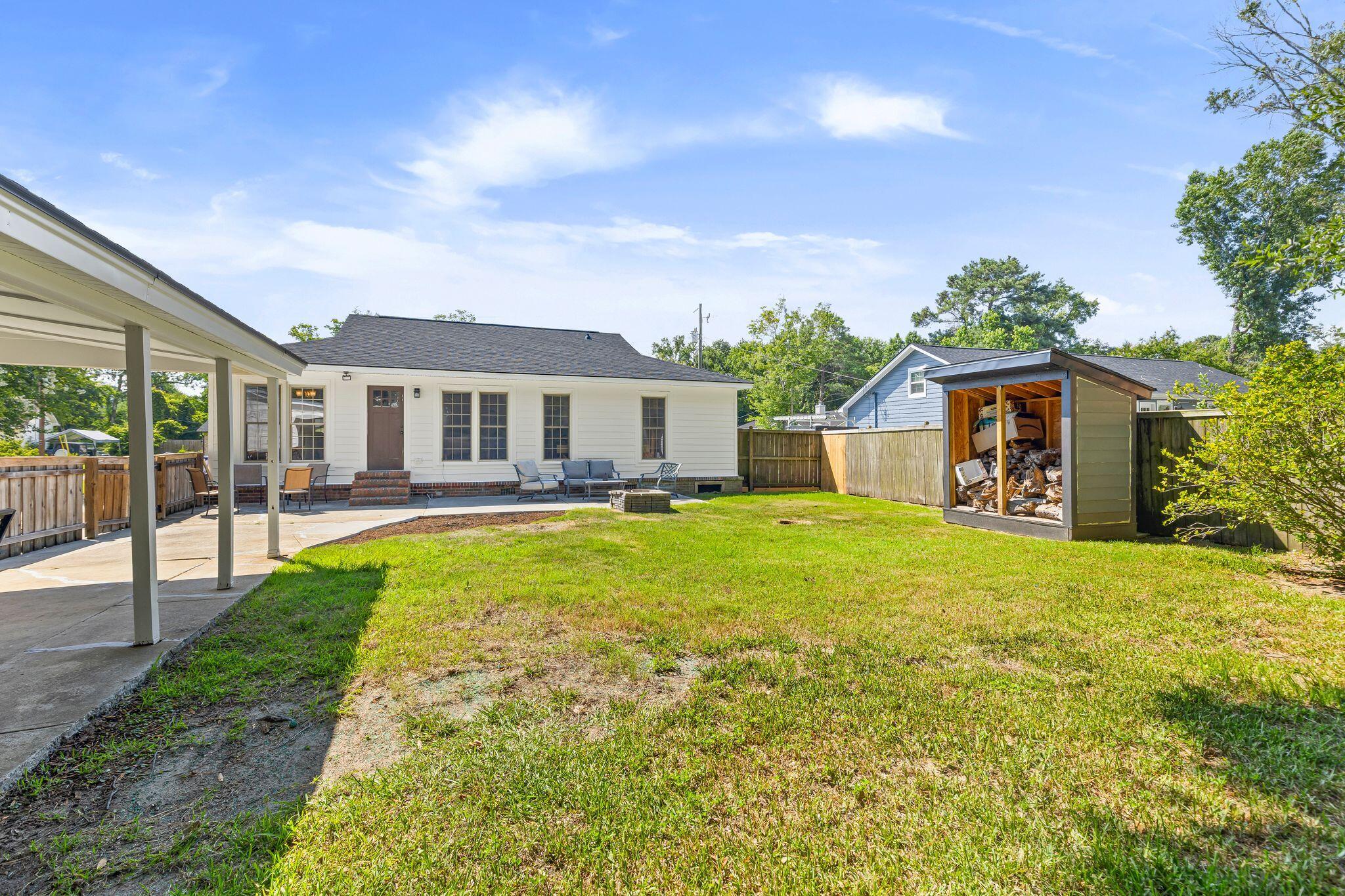 1115 Kentwood Circle