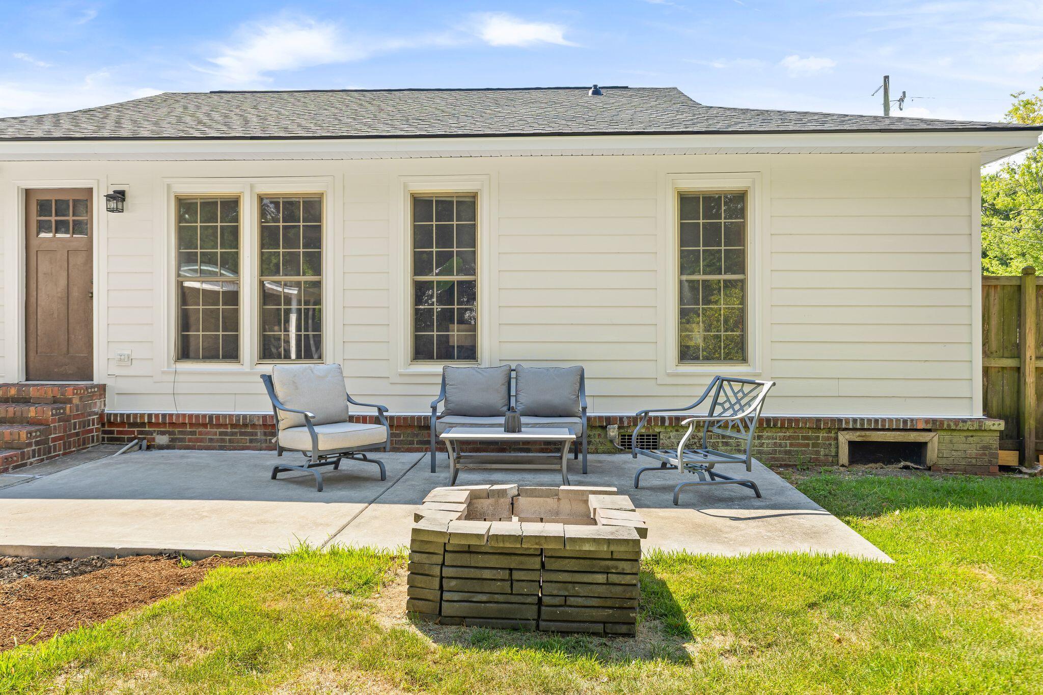 1115 Kentwood Circle