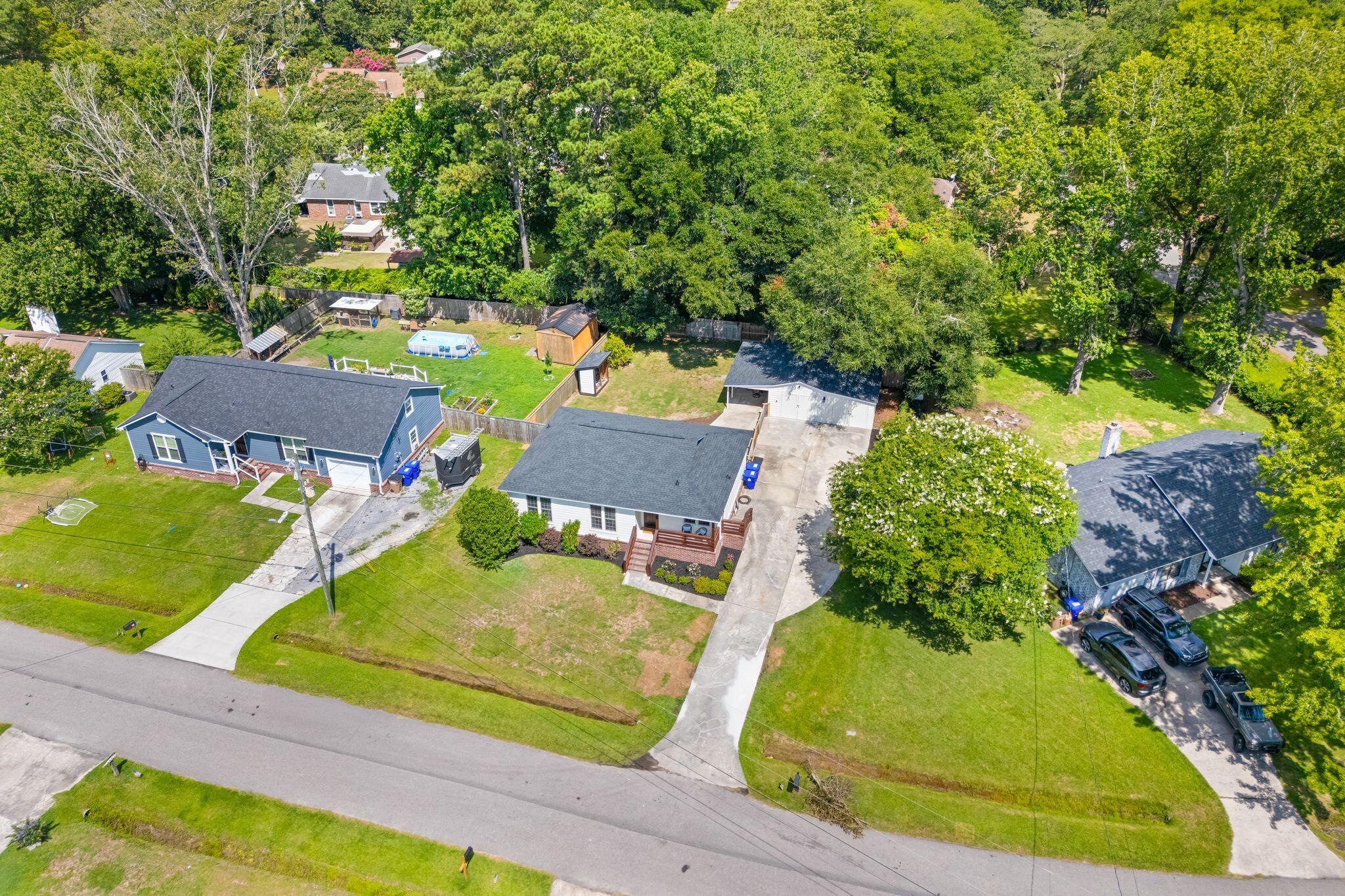 1115 Kentwood Circle