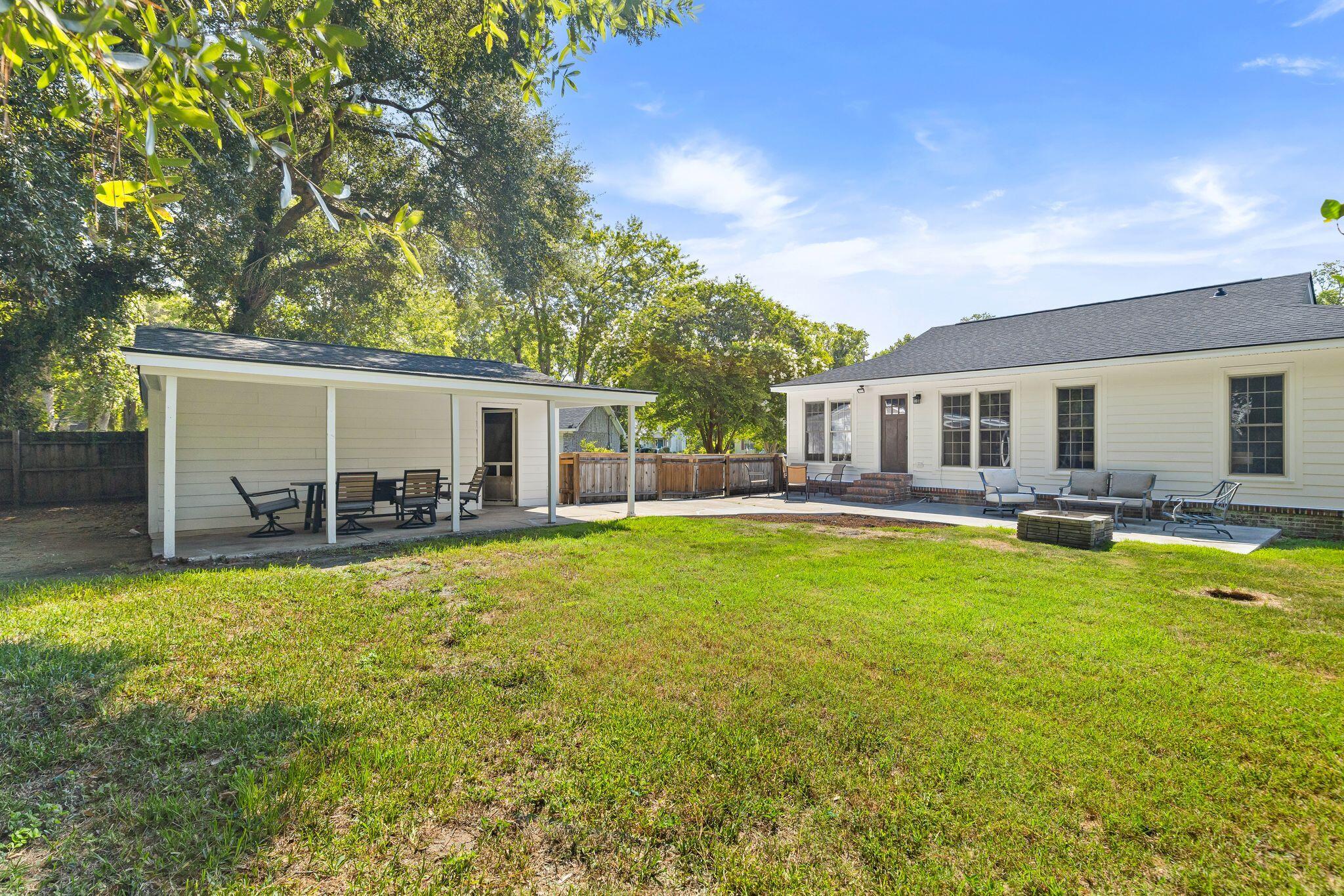 1115 Kentwood Circle