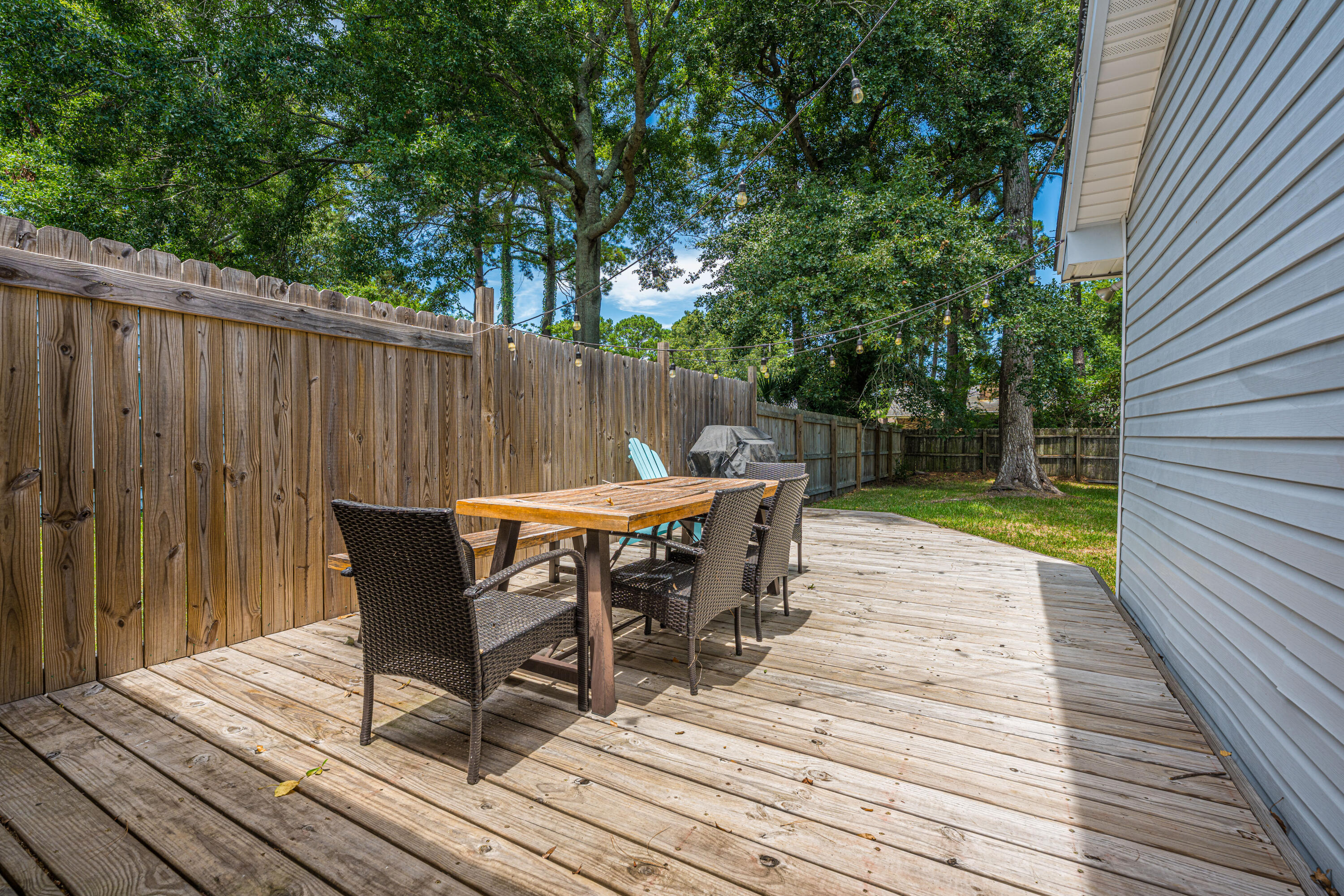 1141 Oakcrest Drive