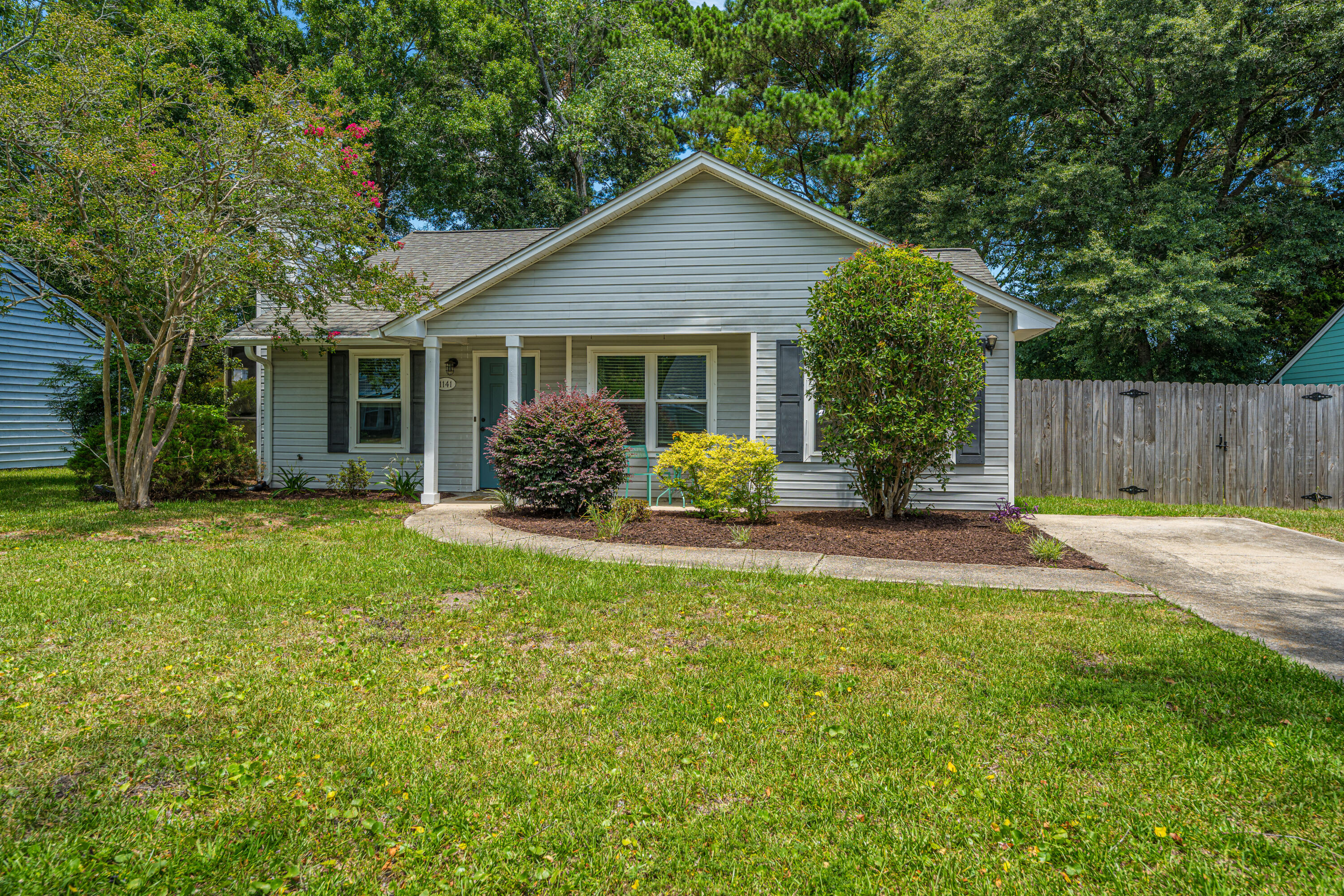 1141 Oakcrest Drive