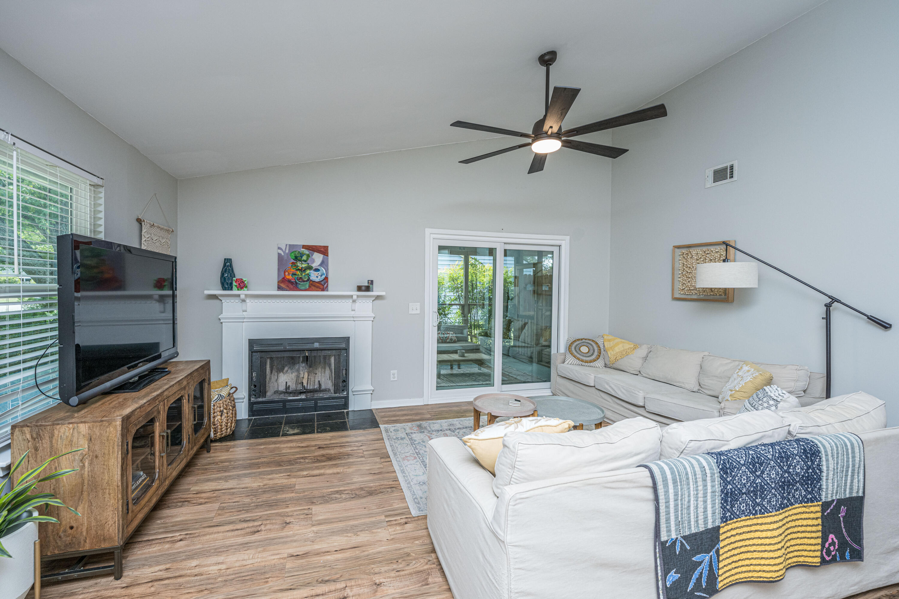 1141 Oakcrest Drive
