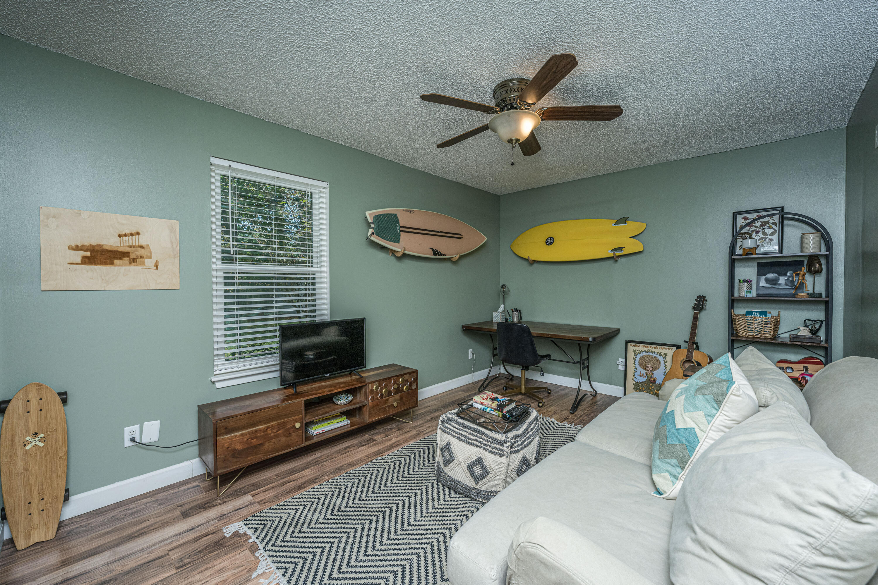 1141 Oakcrest Drive