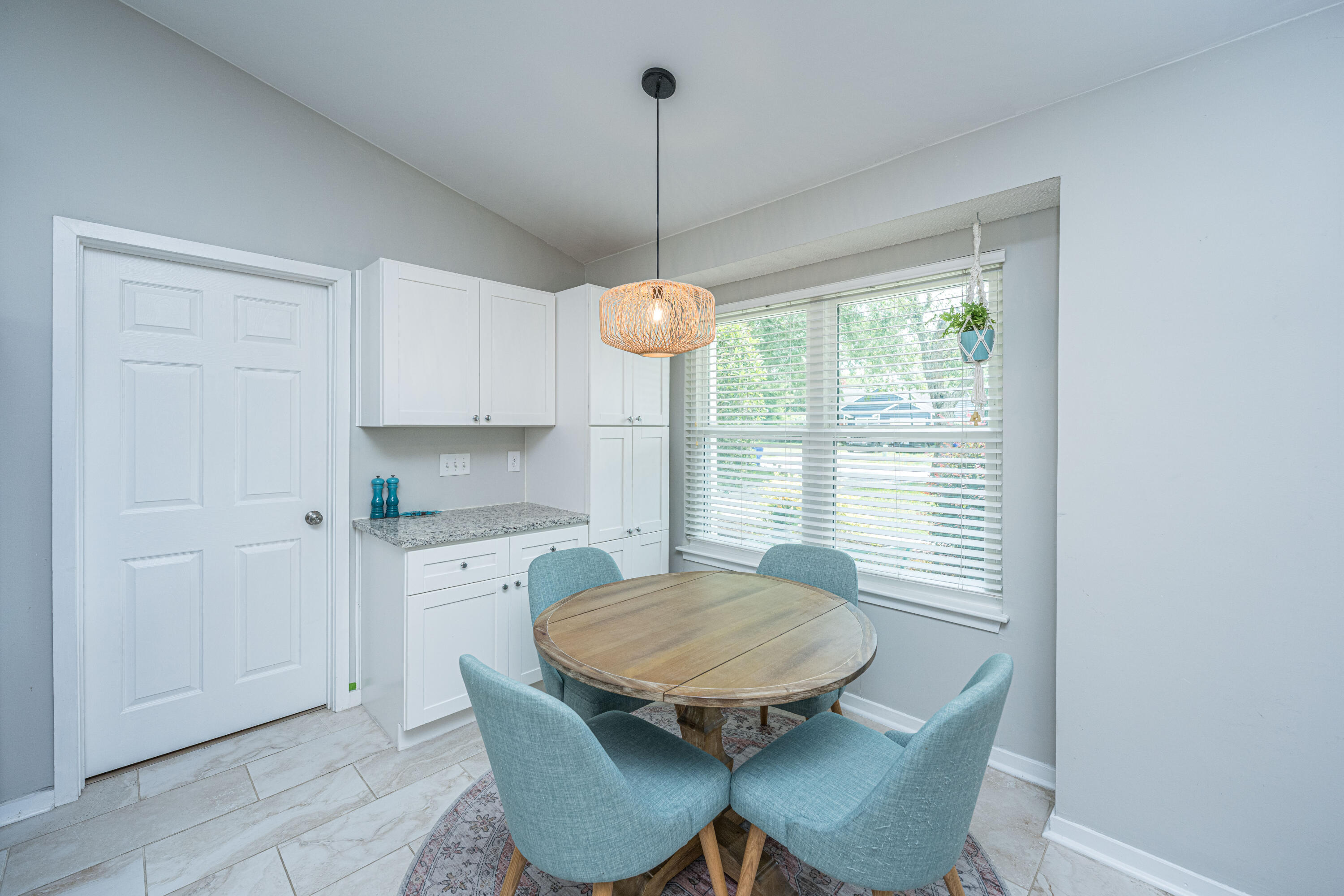 1141 Oakcrest Drive