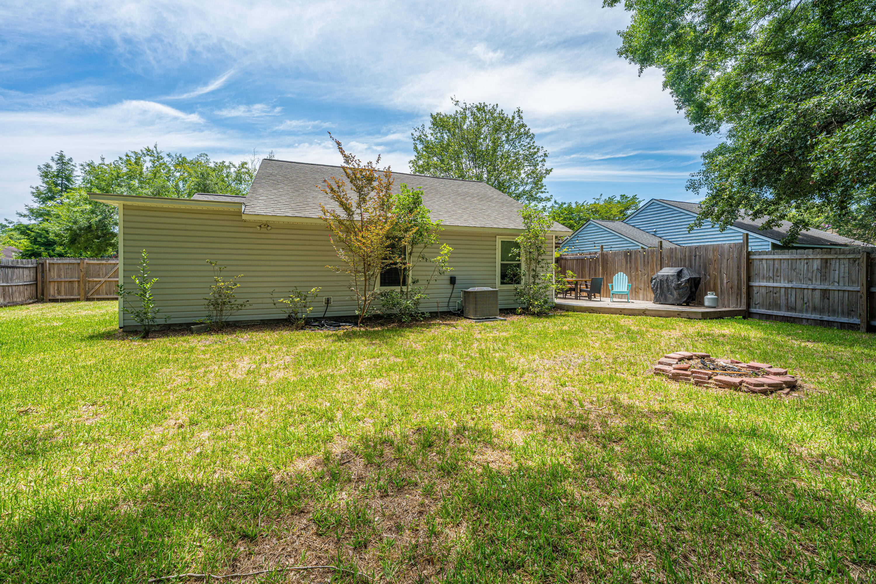 1141 Oakcrest Drive