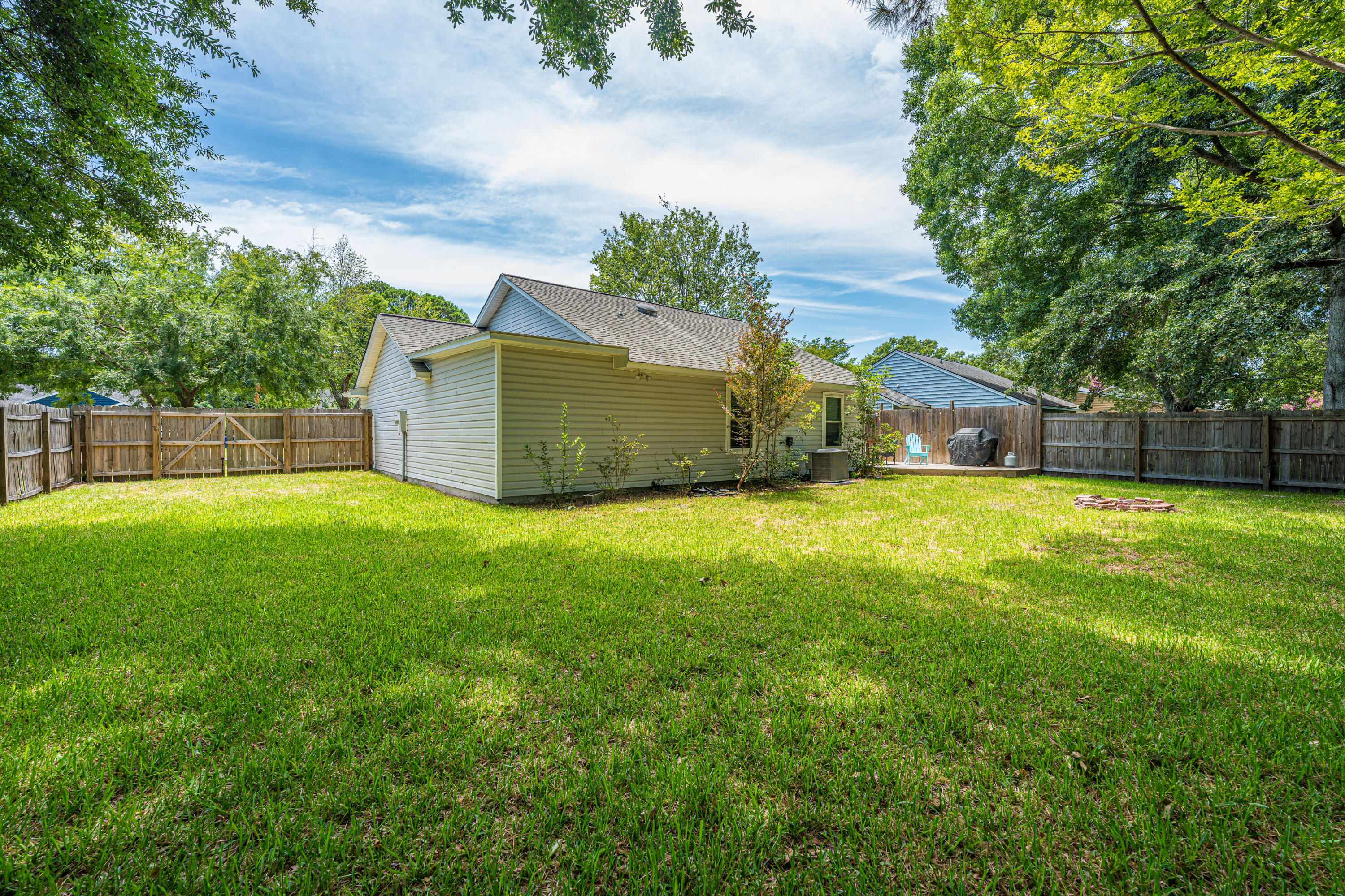 1141 Oakcrest Drive