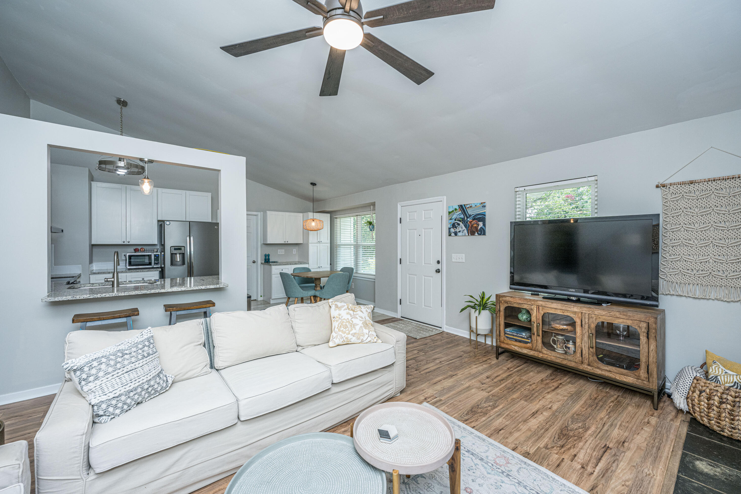 1141 Oakcrest Drive