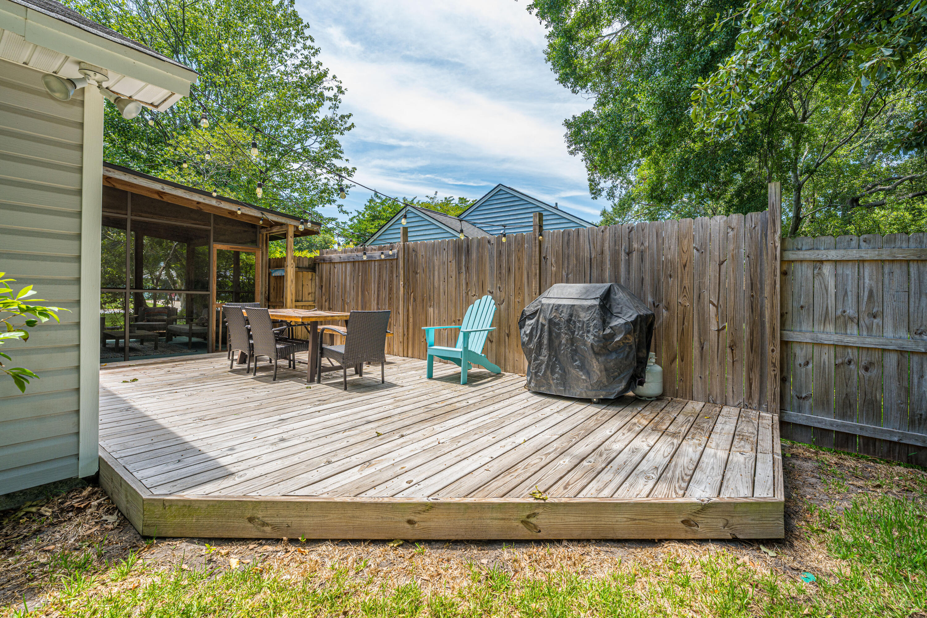 1141 Oakcrest Drive