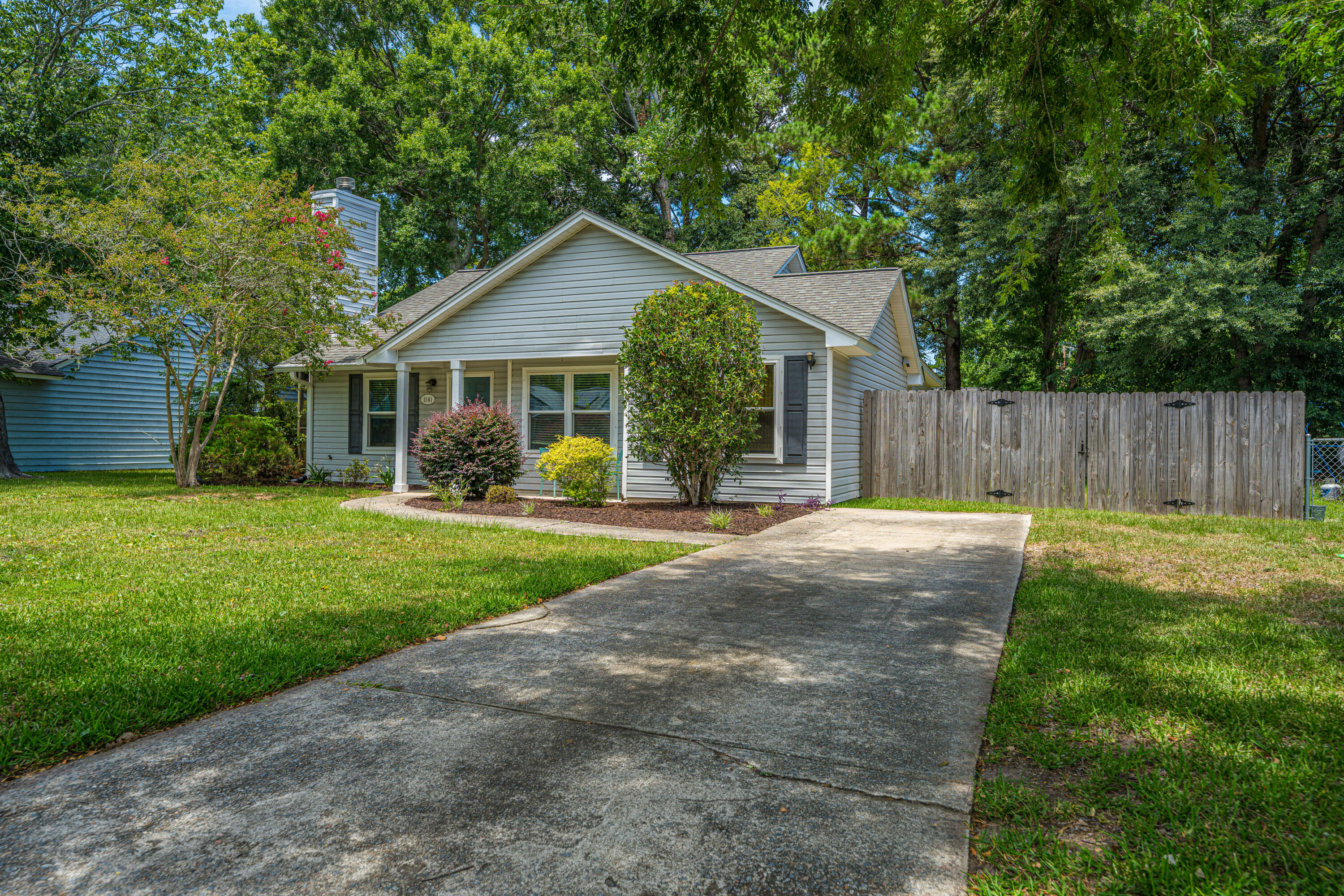 1141 Oakcrest Drive