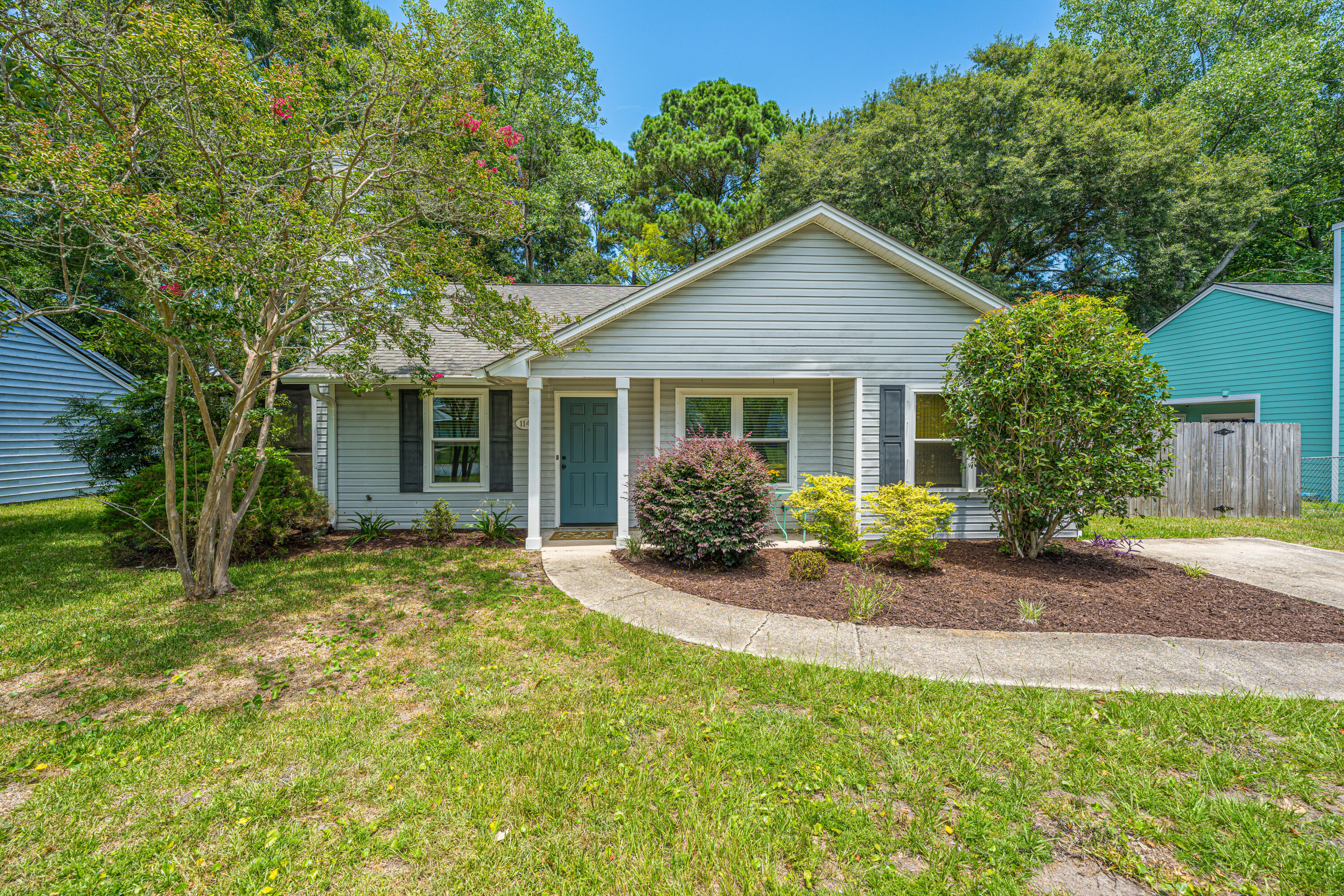 1141 Oakcrest Drive
