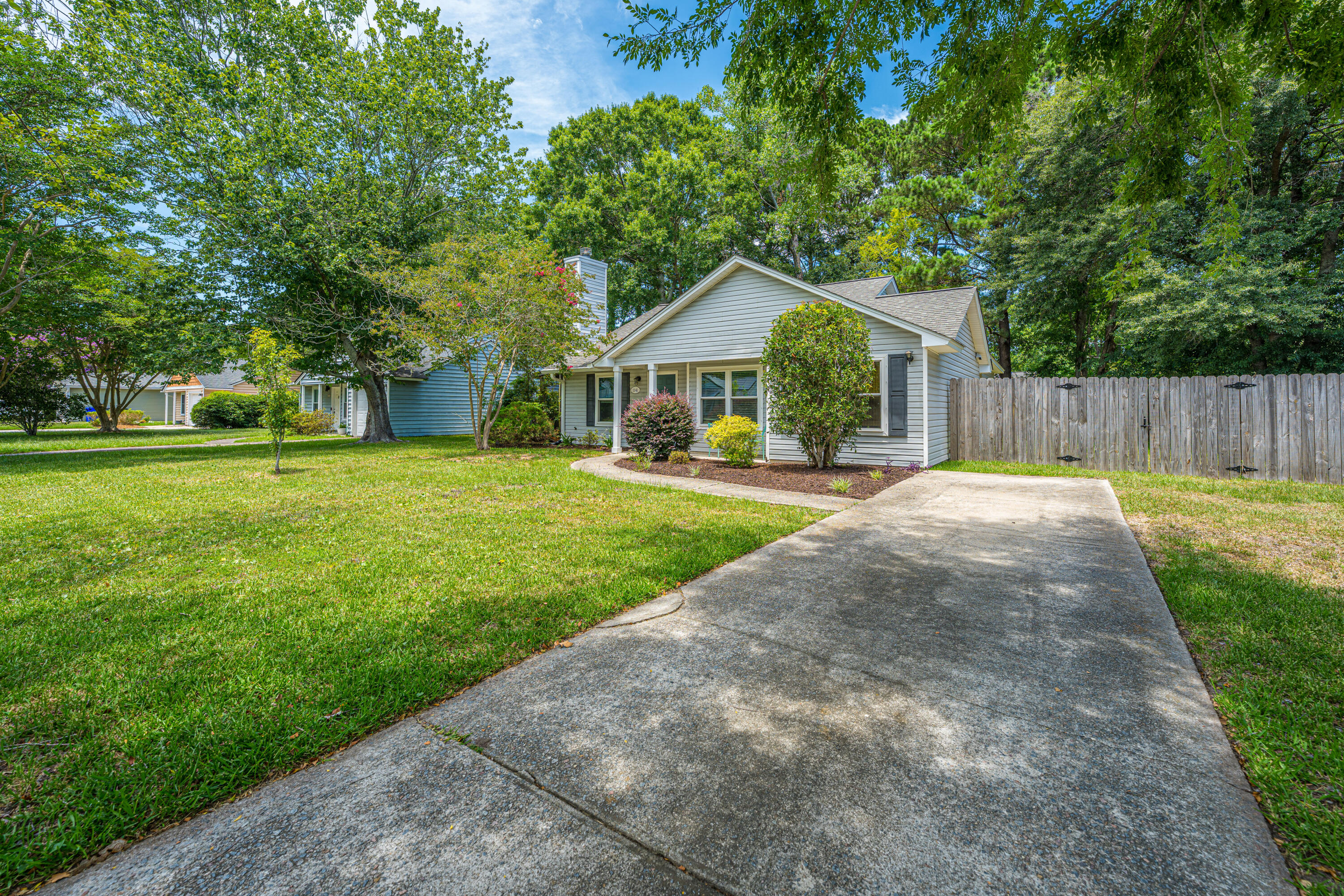 1141 Oakcrest Drive