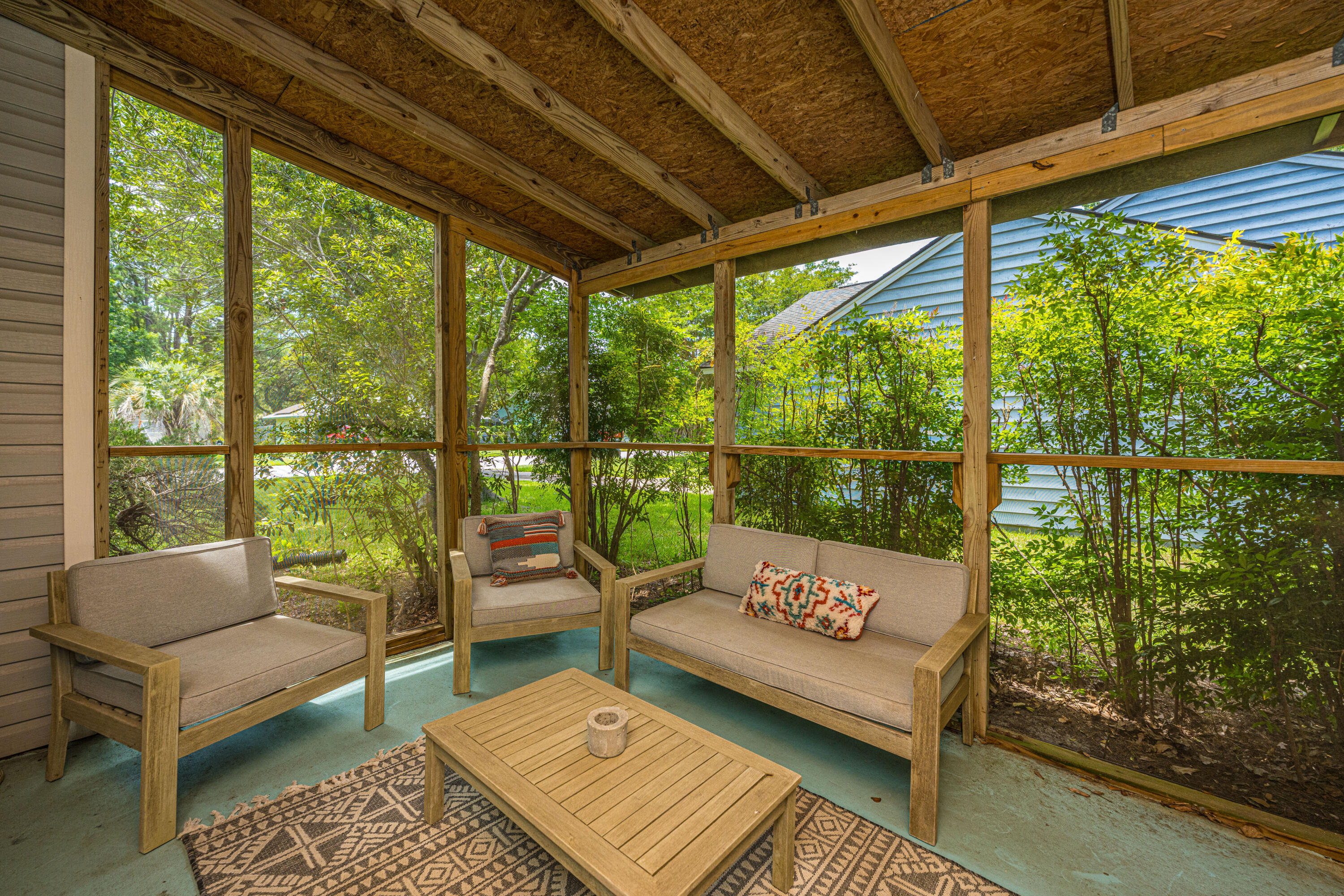 1141 Oakcrest Drive