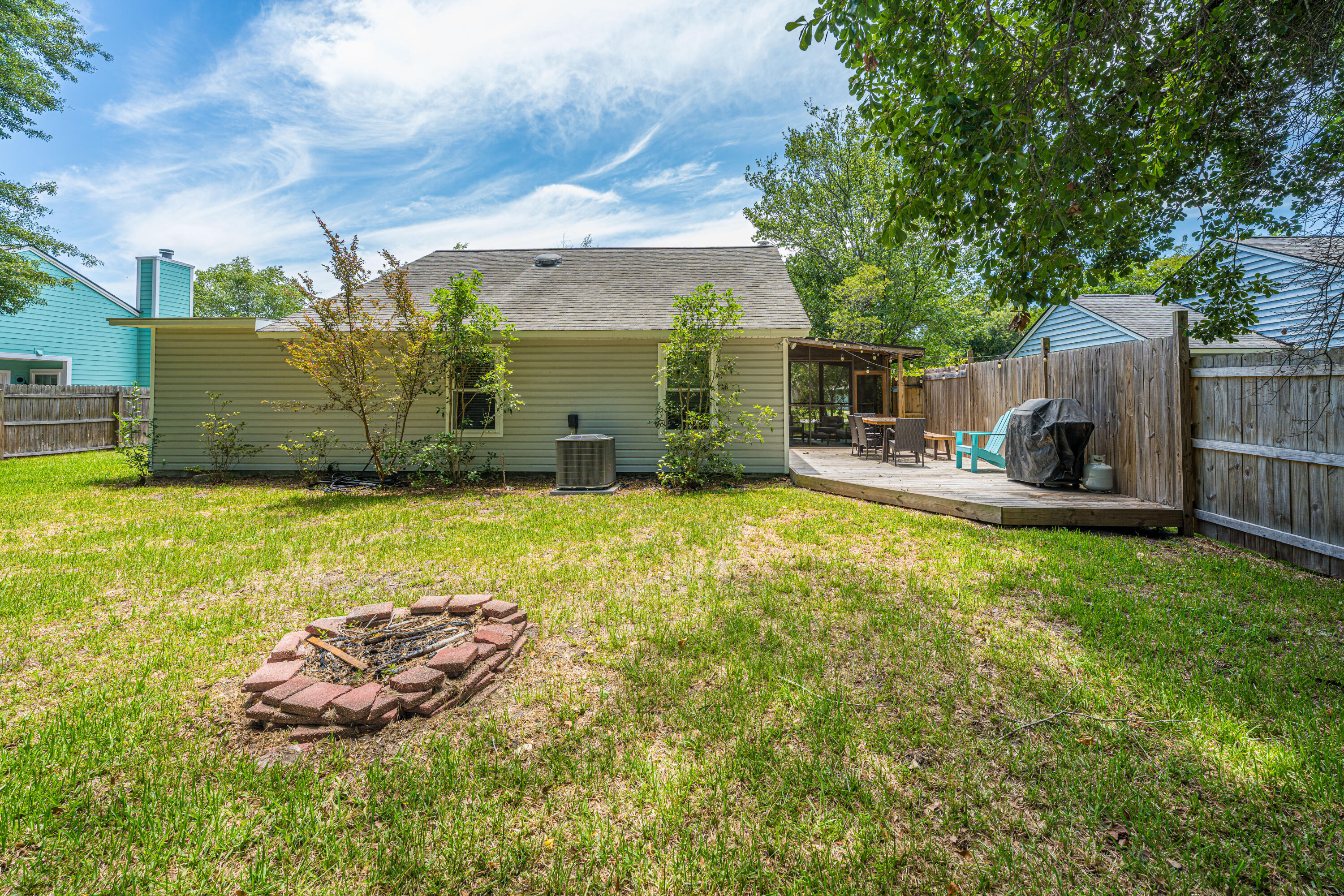 1141 Oakcrest Drive