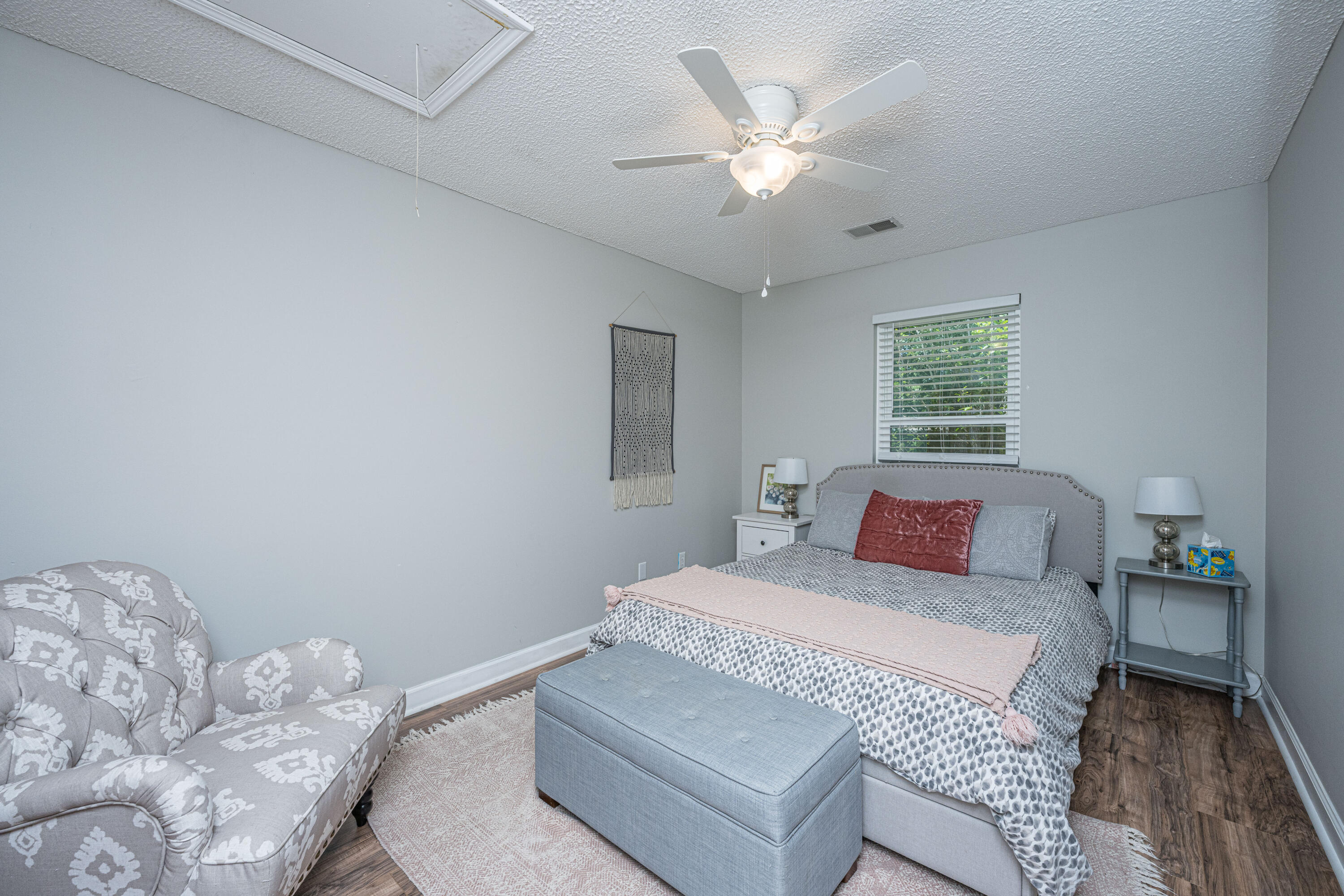 1141 Oakcrest Drive