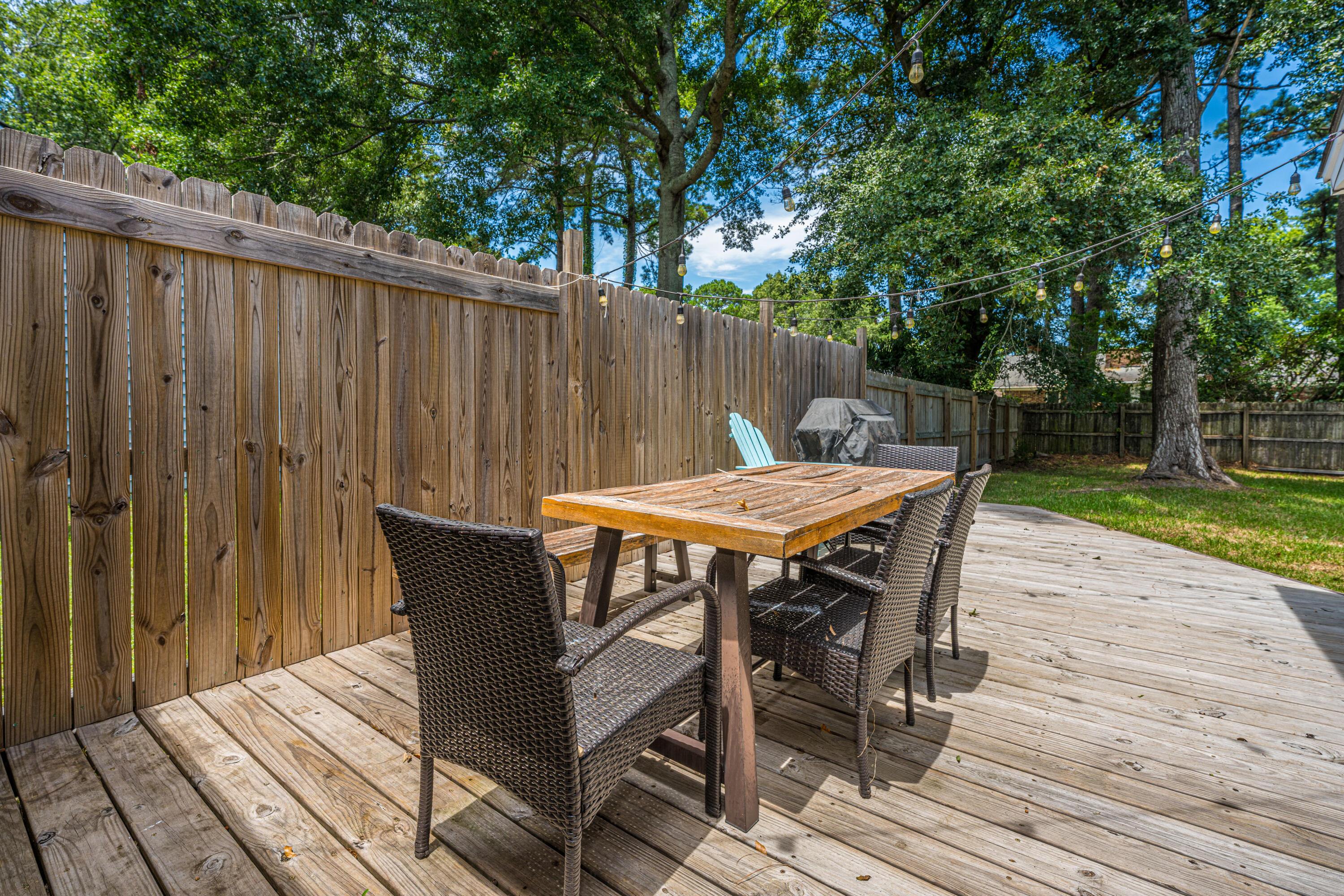 1141 Oakcrest Drive
