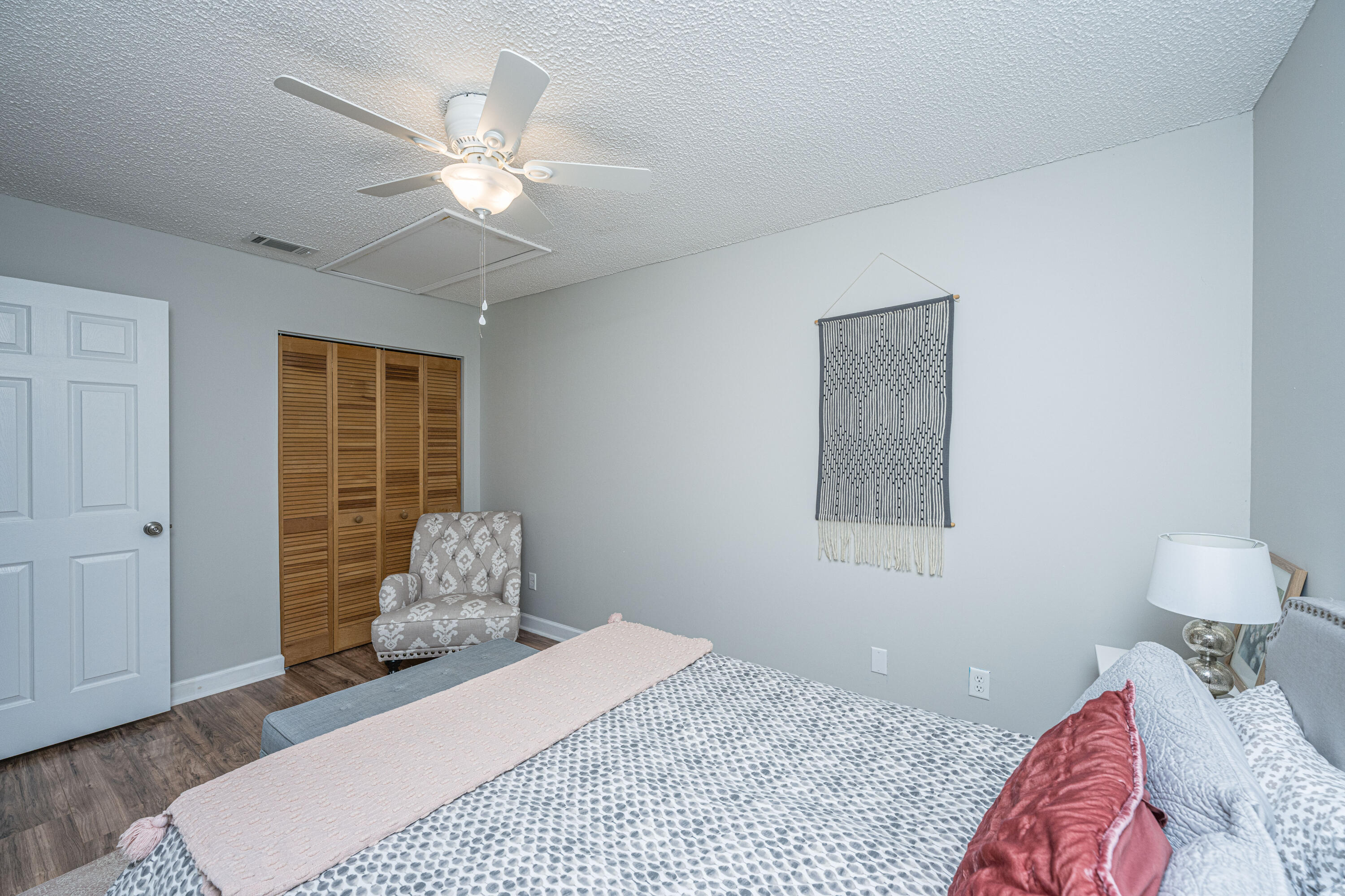 1141 Oakcrest Drive