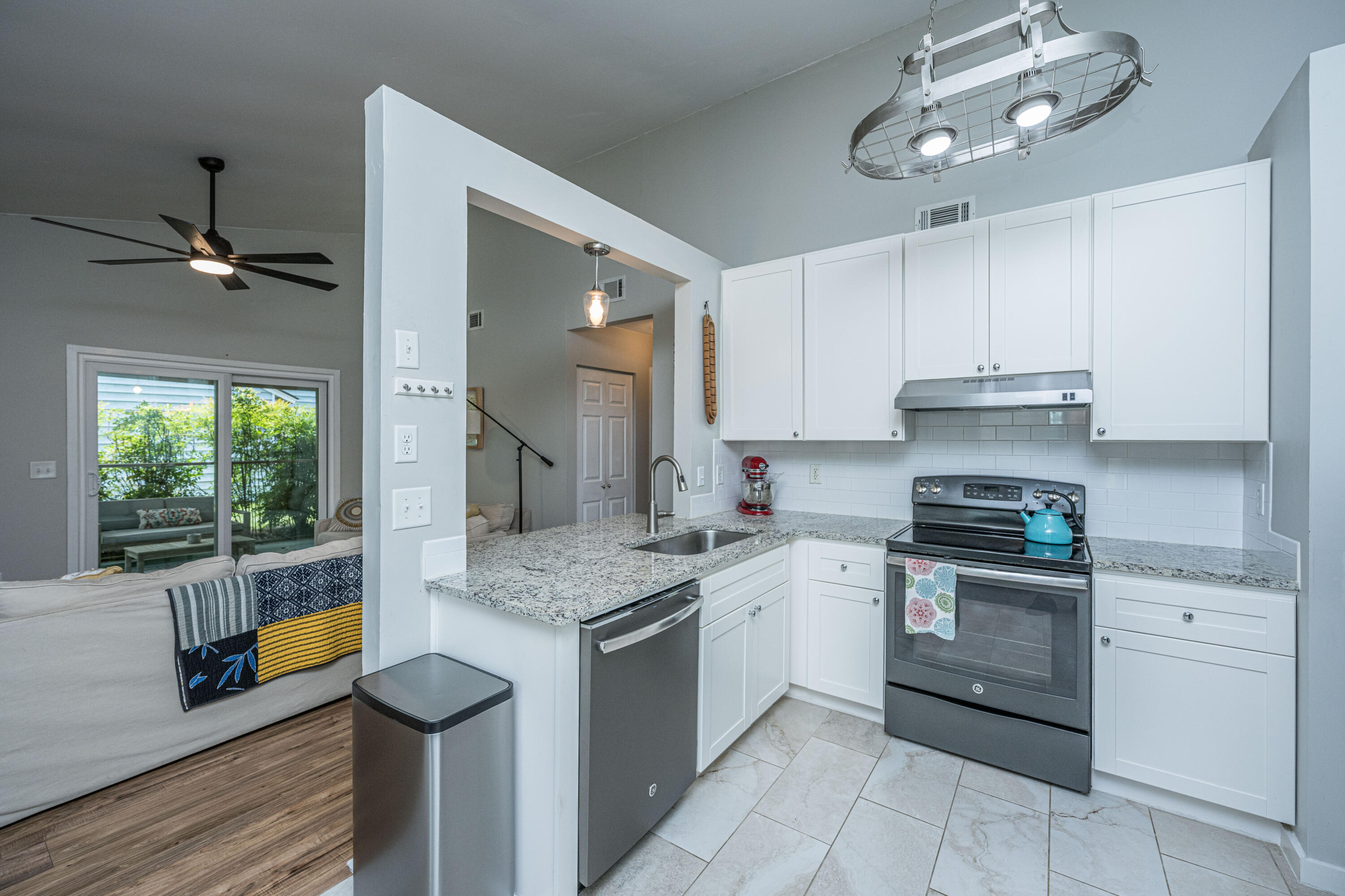 1141 Oakcrest Drive