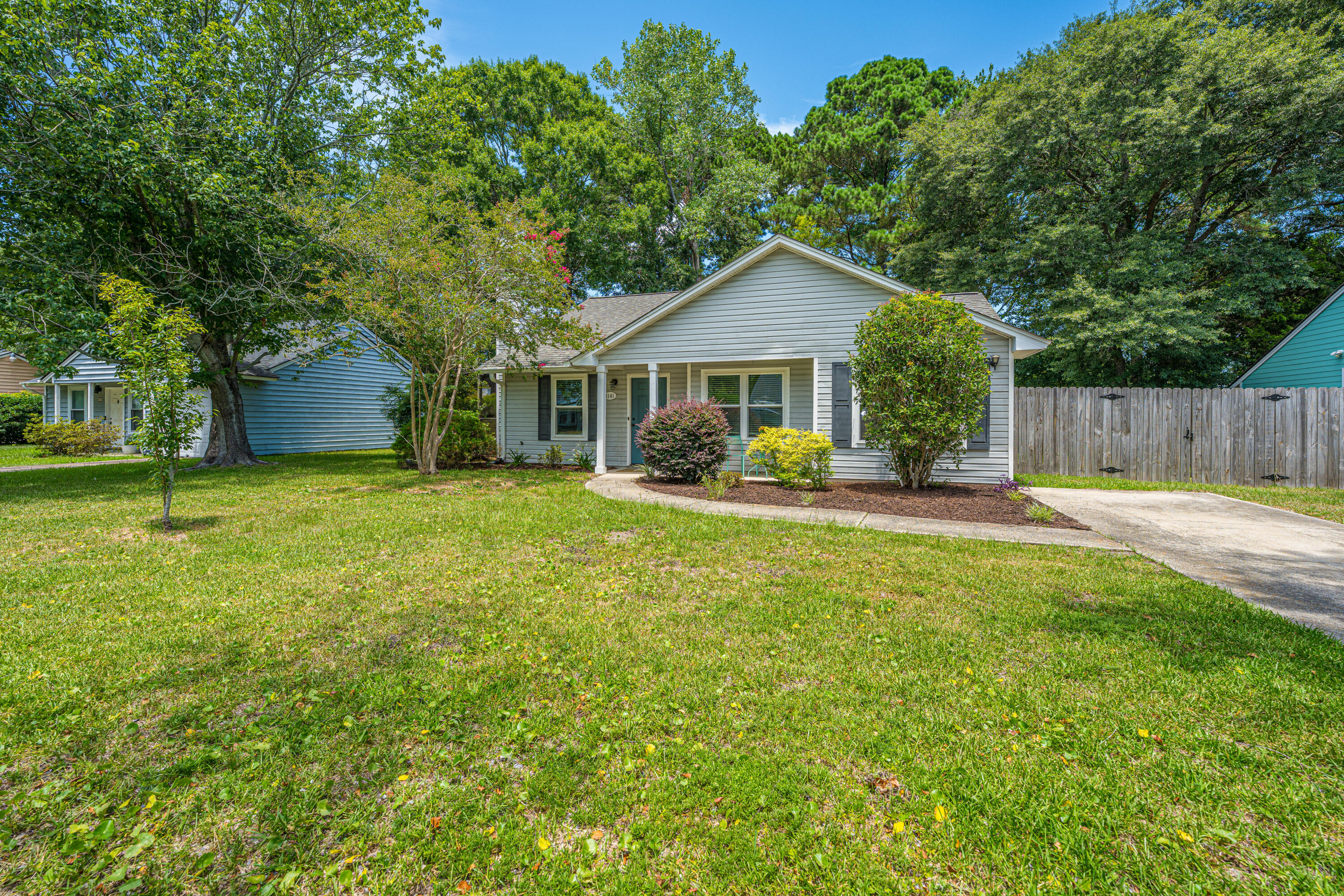 1141 Oakcrest Drive