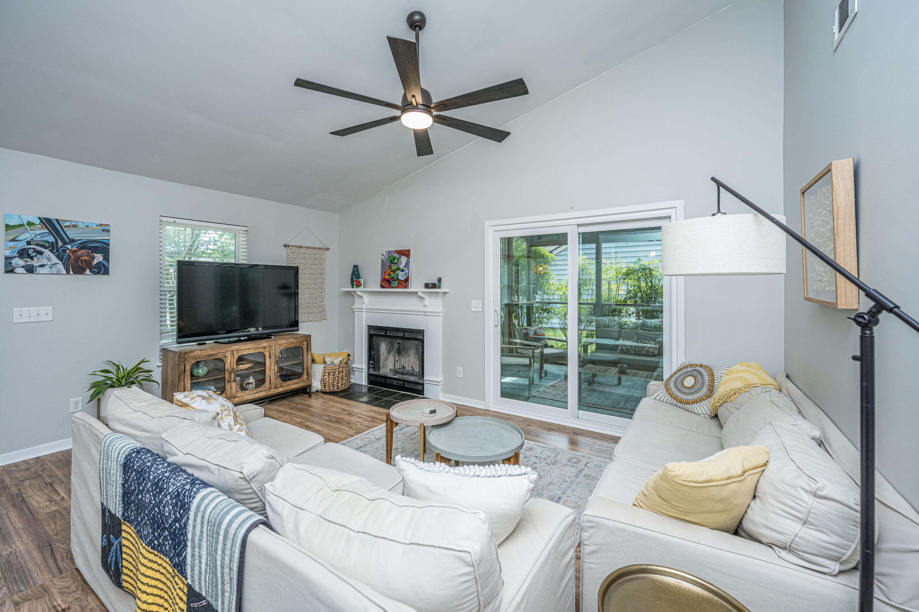 1141 Oakcrest Drive