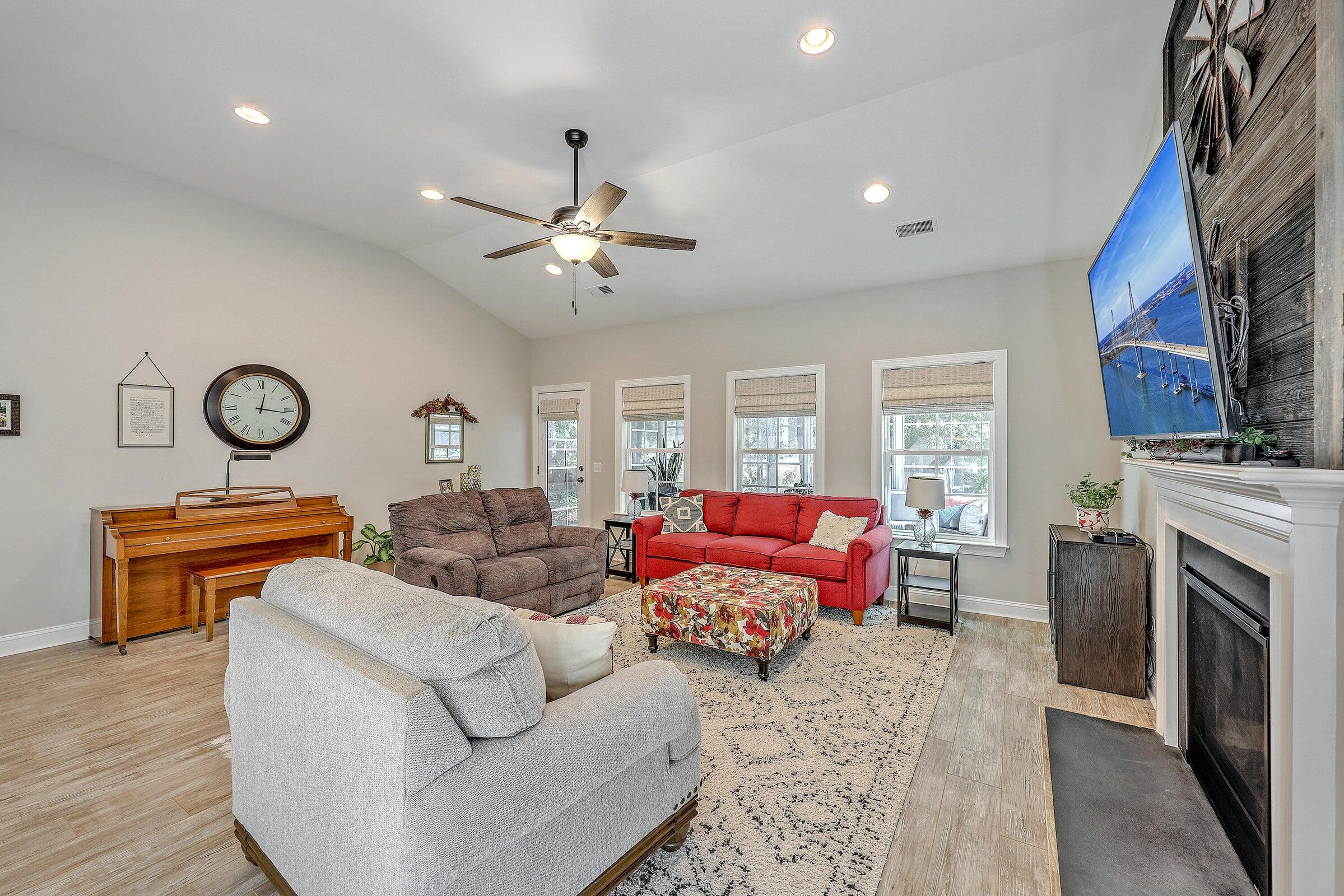 1044 Pigeon Point