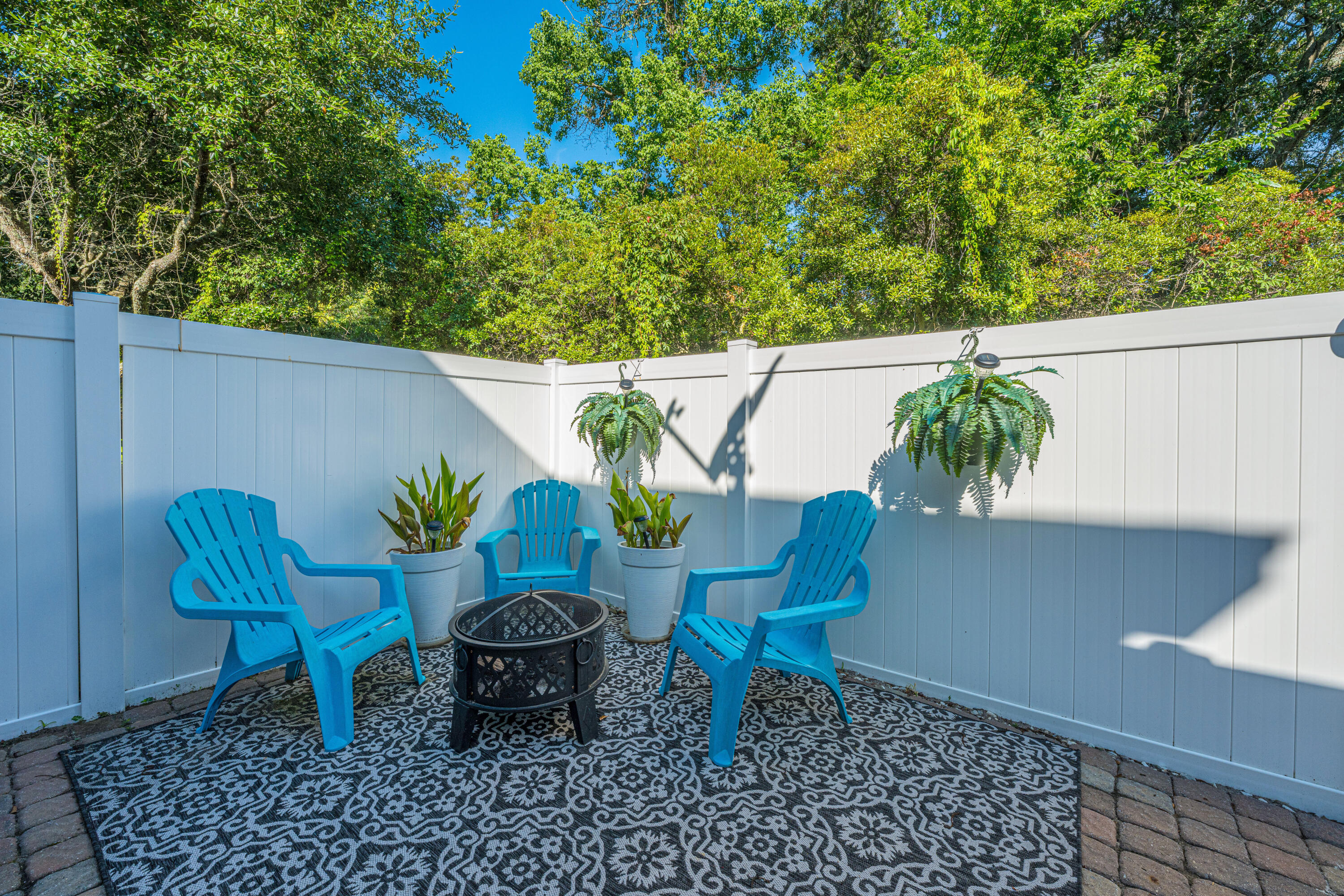 1113 Santa Elena Way